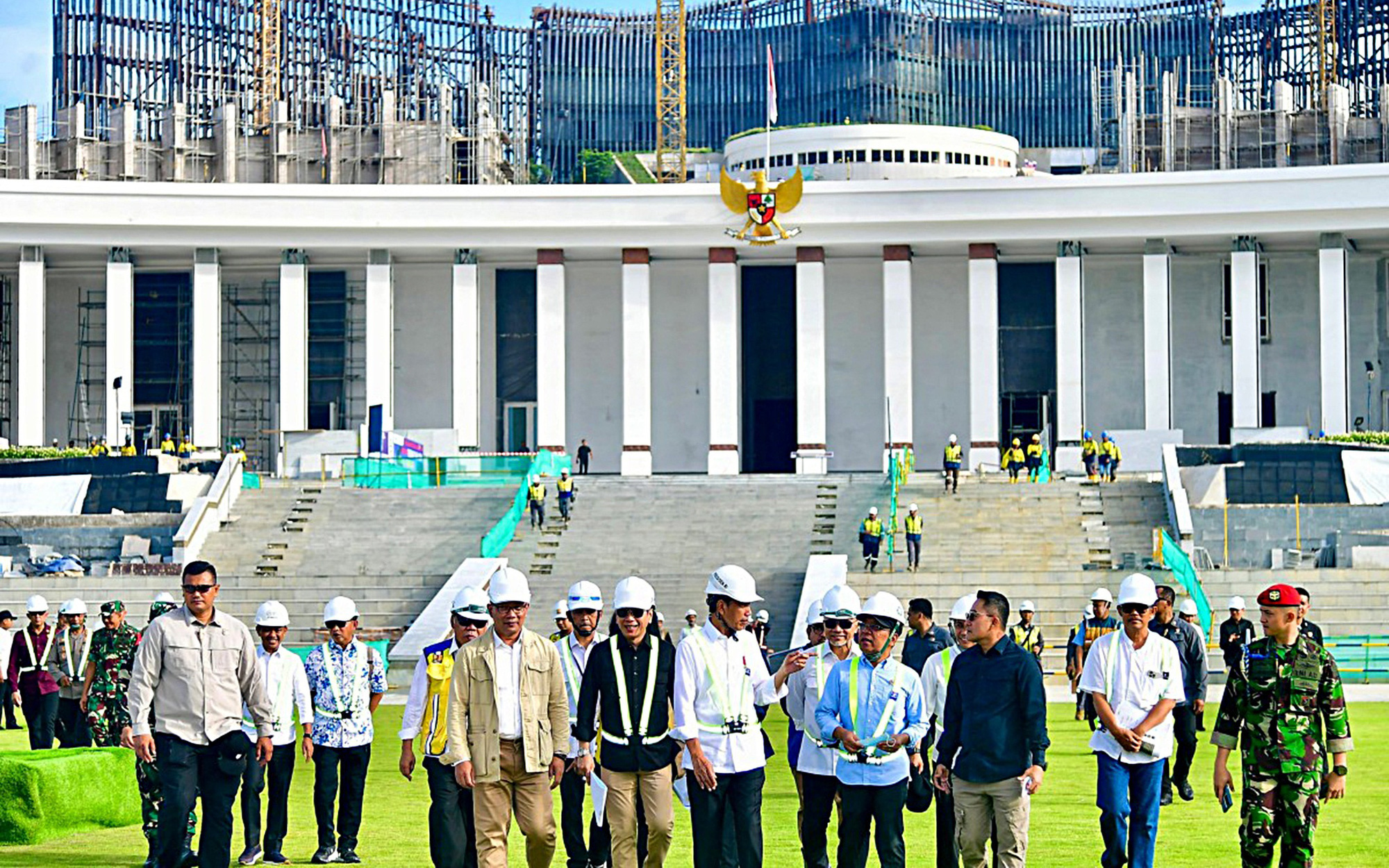 Indonesia khánh thành nhà máy pin xe điện đầu tiên ở Đông Nam Á- Ảnh 2. Hai giám sát cấp cao từ chức, dự án dời đô của Indonesia gặp khó?