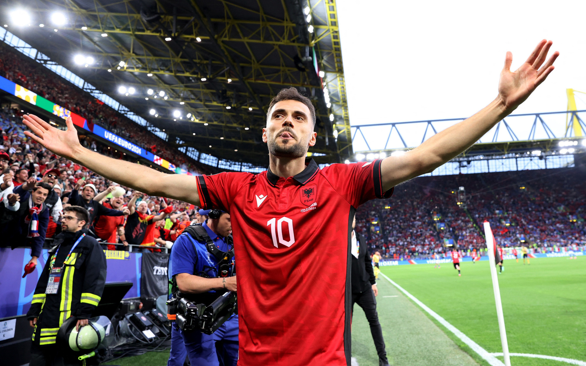 Xếp hạng bảng B Euro 2024: Tây Ban Nha và Ý dẫn đầu- Ảnh 2. Ghi bàn sau 23 giây, cầu thủ Albania lập kỷ lục ghi bàn thắng nhanh nhất Euro