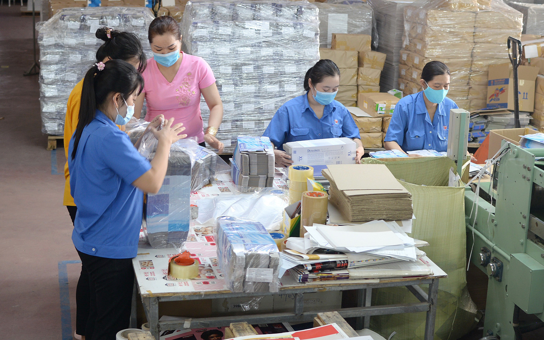 Sếp nhắn tin, email công việc bất kể giờ giấc, chịu đựng hay 'bùng nổ'? - Ảnh 4.