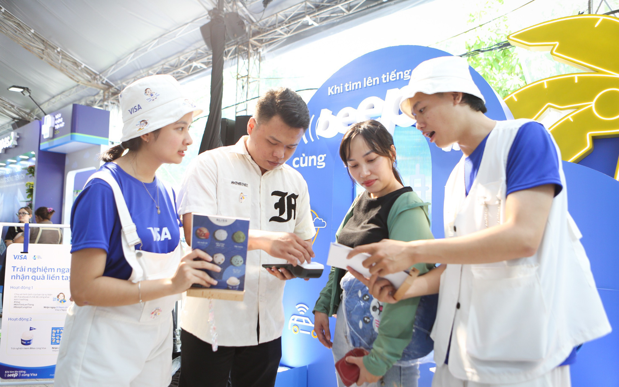 Visa: du khách Hàn Quốc chi tiêu tăng mạnh tại Việt Nam - Ảnh 2.