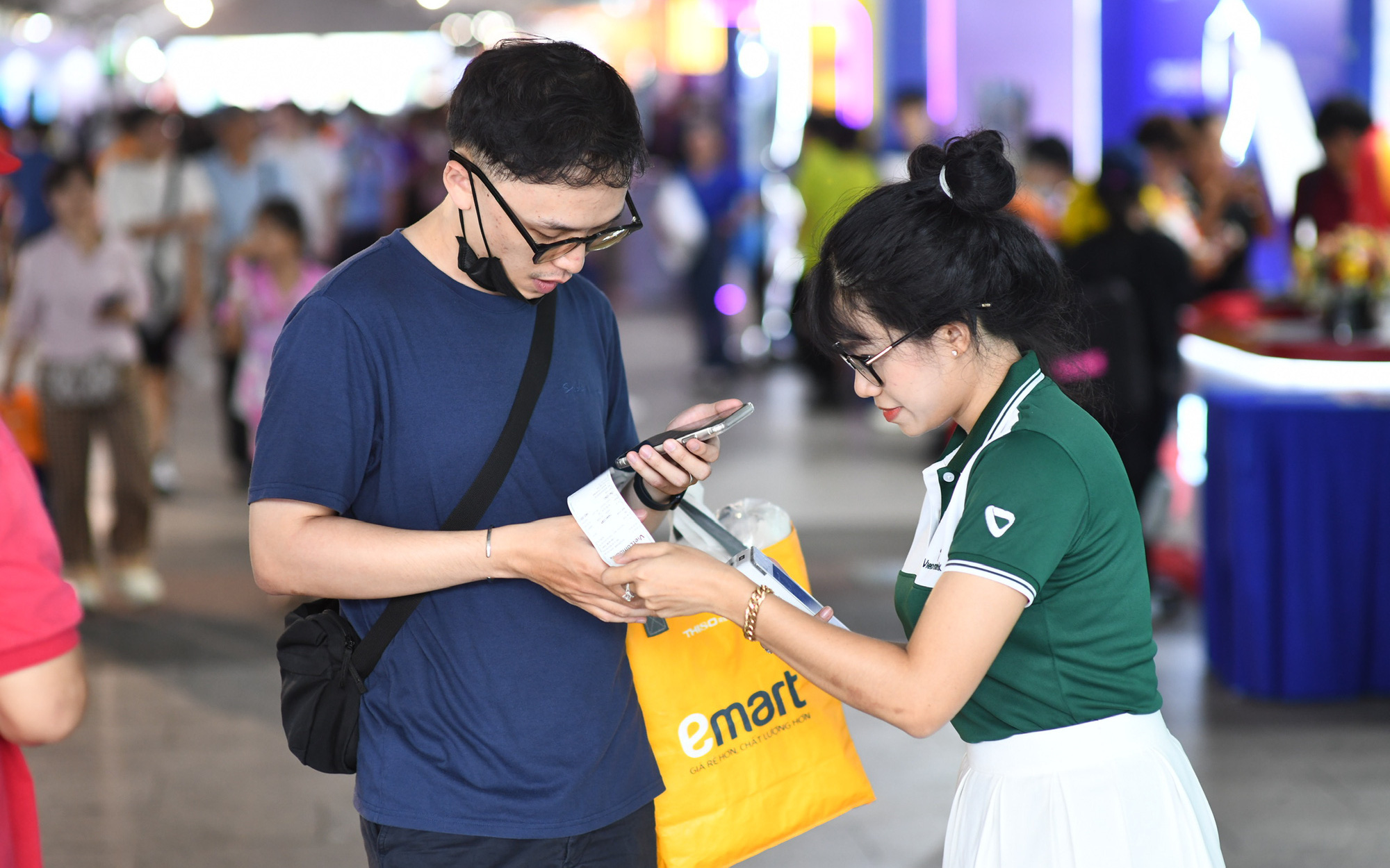 Vietcombank ra mắt ngân hàng số thế hệ mới- Ảnh 2. Vietcombank ra mắt ngân hàng số thế hệ mới- Ảnh 2.