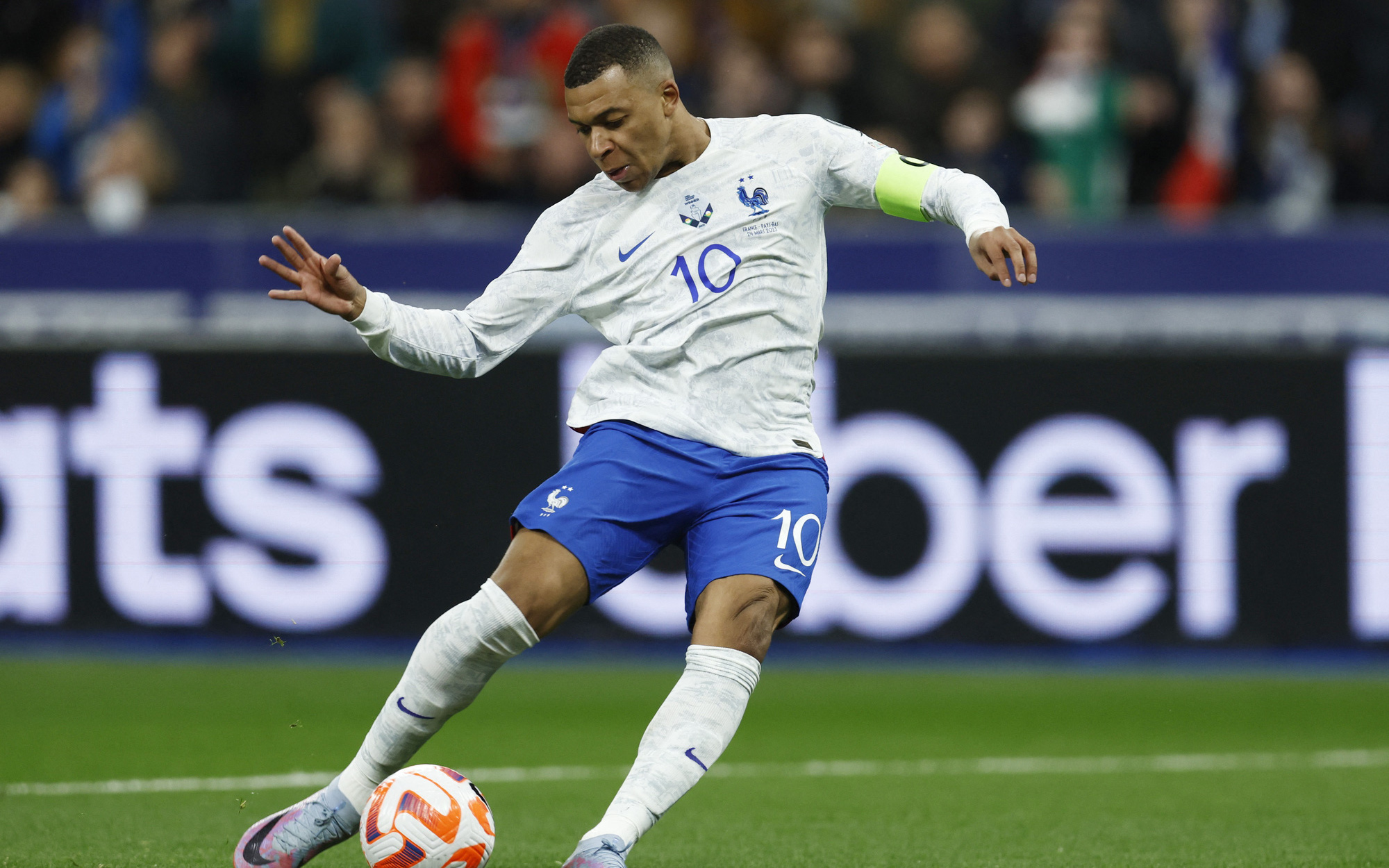 Dự đoán tỉ số Euro 2024: Ronaldo sẽ ghi bàn mang về chiến thắng cho Bồ Đào Nha - Ảnh 3. Dự đoán tỉ số Euro 2024: Áo chọc thủng lưới Pháp, trận đấu nhiều bàn thắng