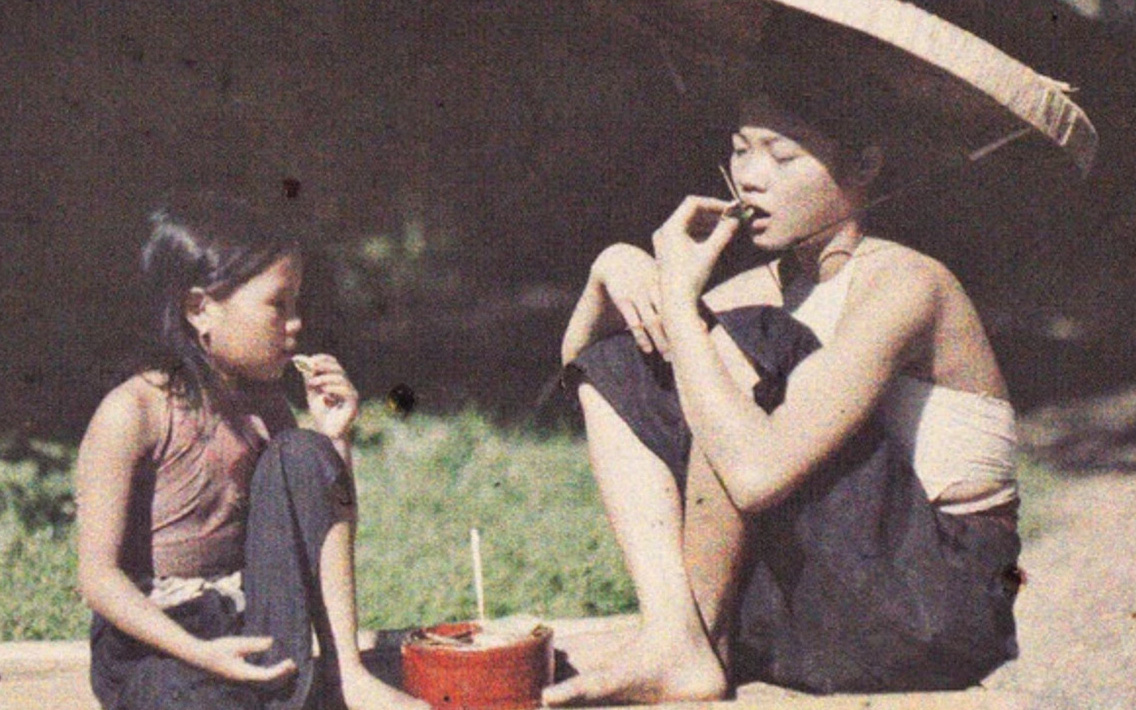 Cầu thủ Nguyễn Xuân Son là ‘người Việt Nam da nâu mắt đen’, dân mạng từ thắc mắc sang mắc yêu - Ảnh 2.