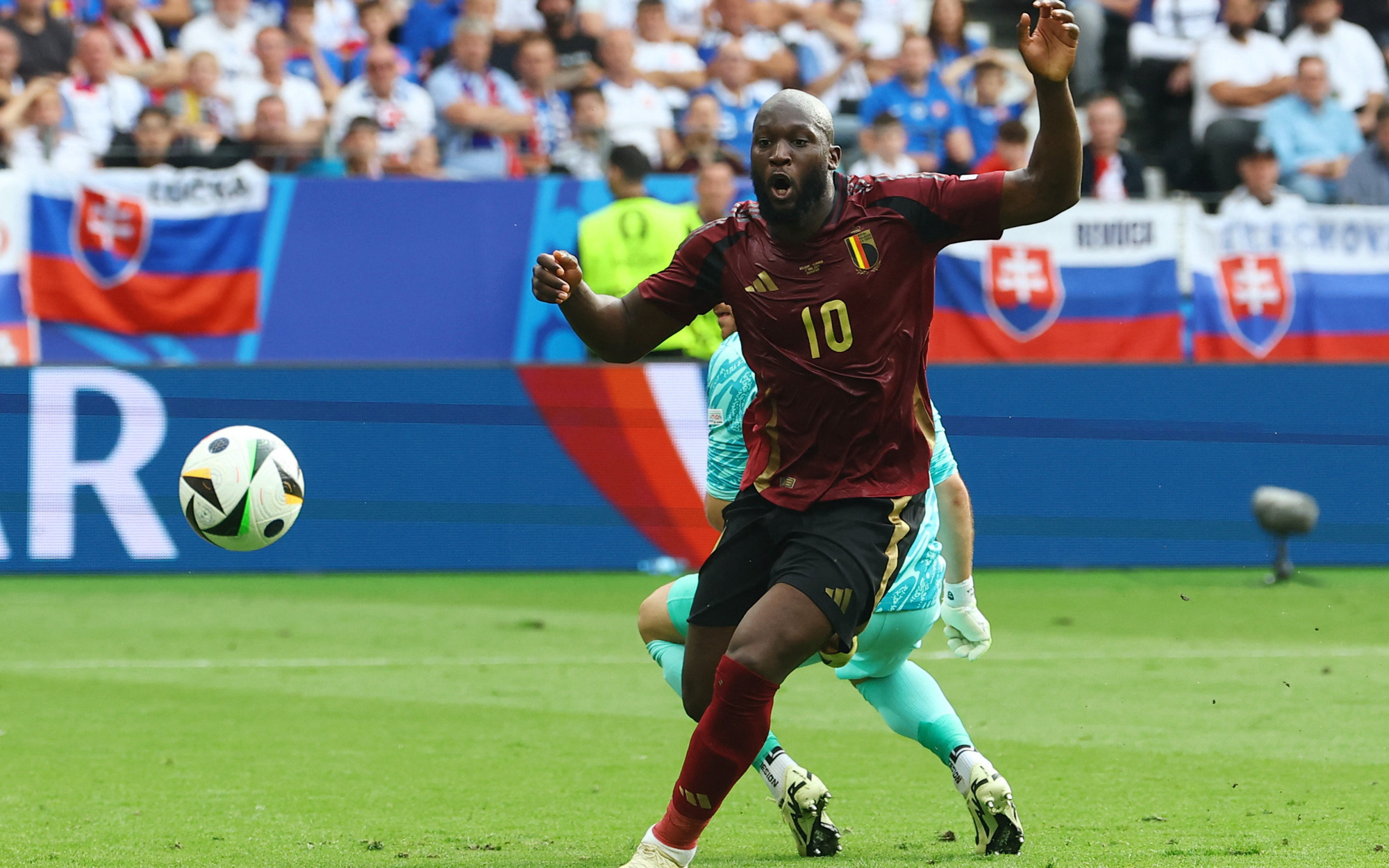 Máy tính soi tỉ số Euro 2024: Bồ Đào Nha thắng CH Czech 2-0- Ảnh 4. Bất ngờ lớn nhất Euro 2024: Slovakia đánh bại Bỉ 1-0