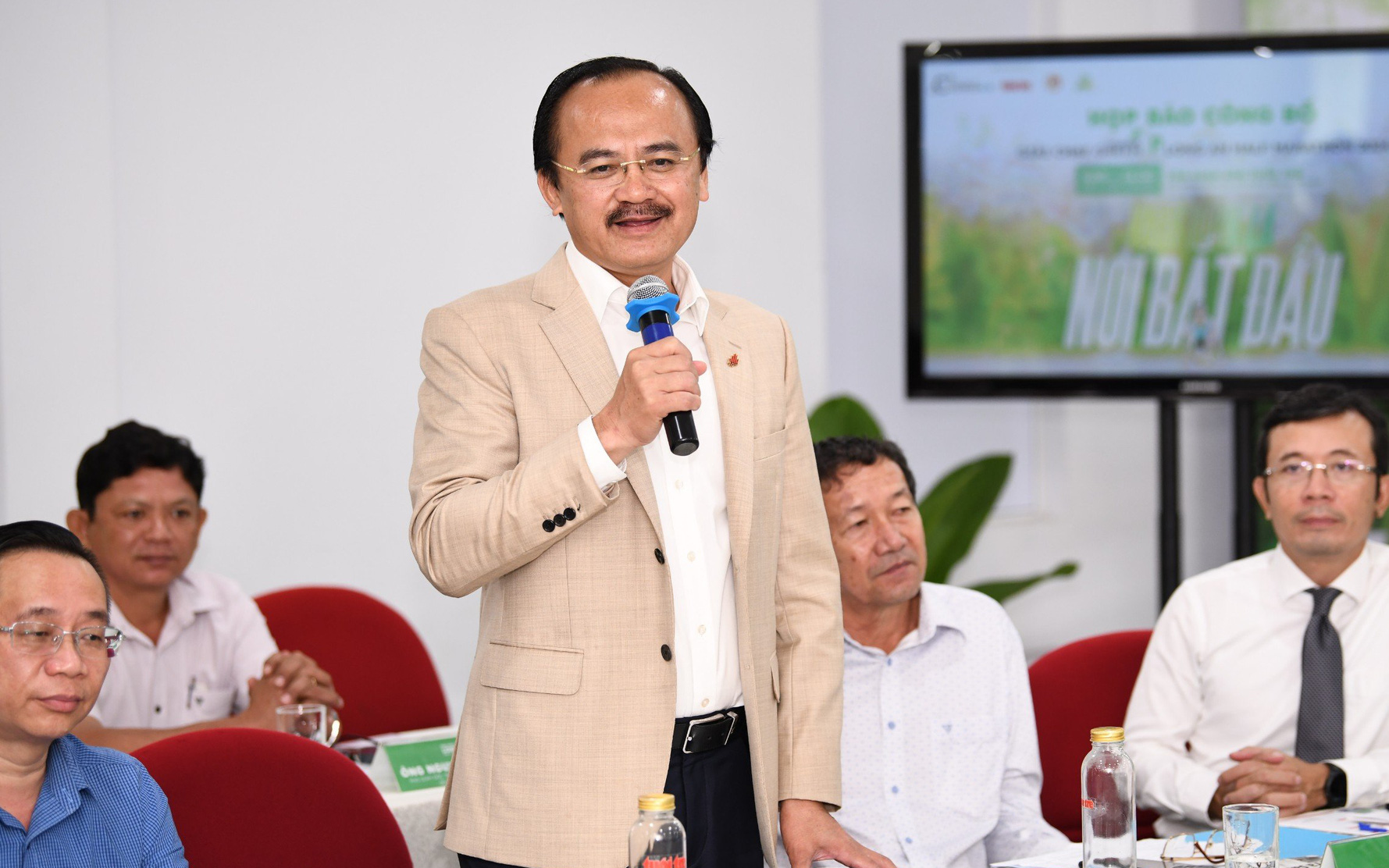 Khách ngoại ấn tượng các điểm du lịch Phú Quốc sử dụng ly, ống hút giấy bảo vệ môi trường- Ảnh 4. Coteccons và CTCP Đồng Tâm đánh giá cao chương trình "Việt Nam Xanh" của báo Tuổi Trẻ