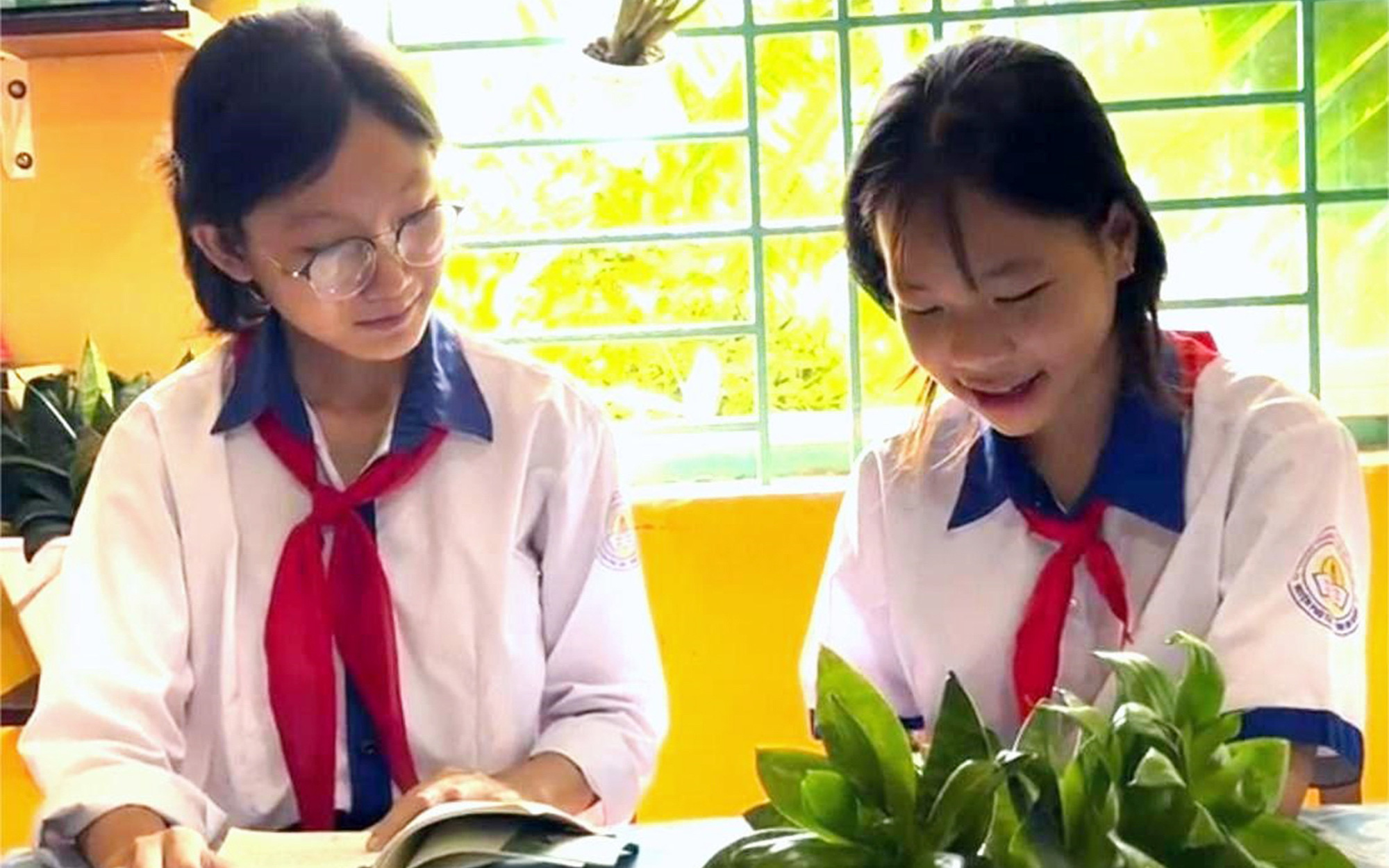Học bổng Chắp cánh ước mơ: Lớn lên giữa nghịch cảnh- Ảnh 2. Học bổng Chắp cánh ước mơ: Chỉ mong đường học bớt chông chênh