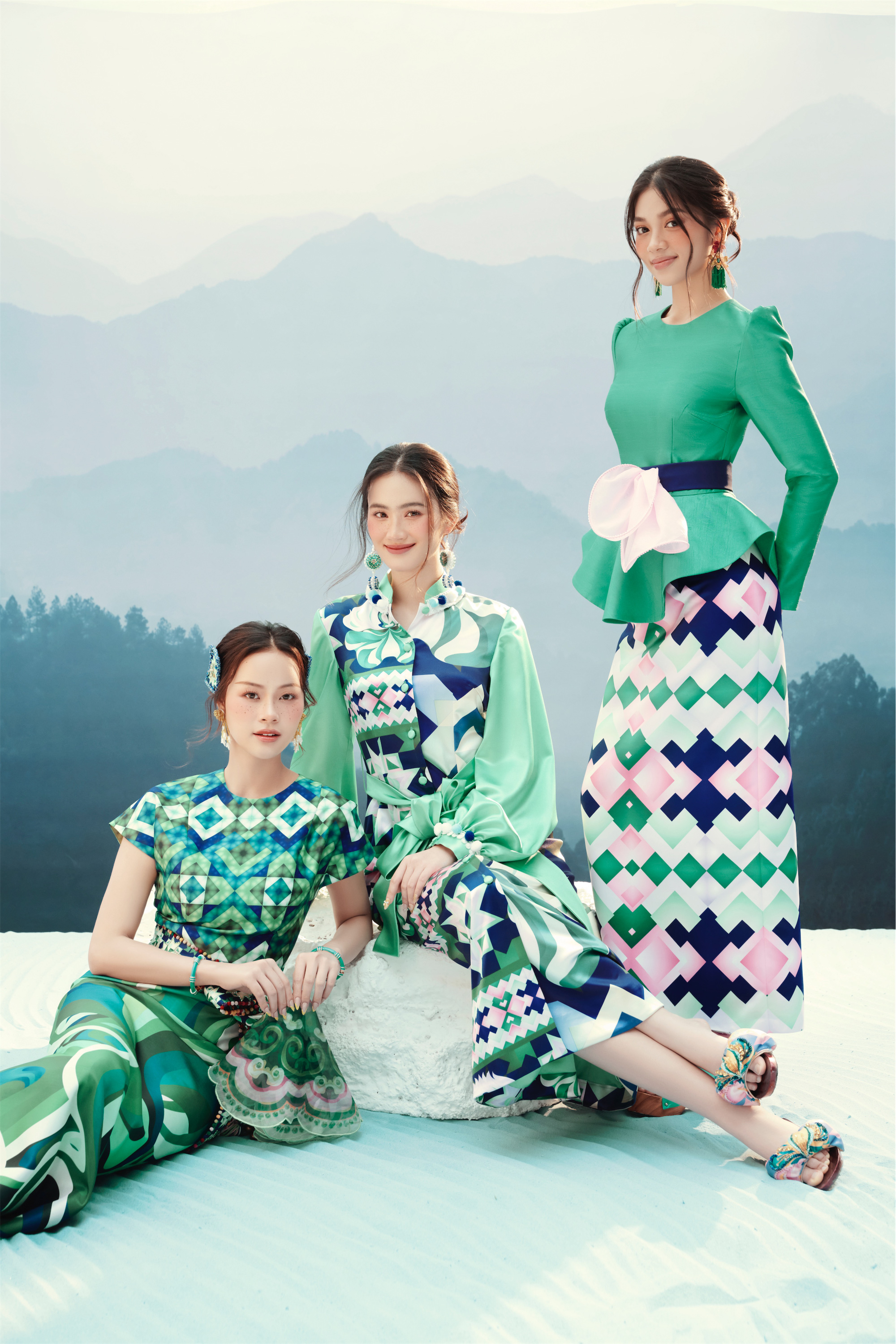 Hijau melambangkan harapan, warna tipikal pergunungan dan hutan Barat Laut - Foto: NVCC Màu xanh lá tượng trưng cho màu hy vọng, màu sắc đặc trưng của núi rừng Tây Bắc - Ảnh: NVCC