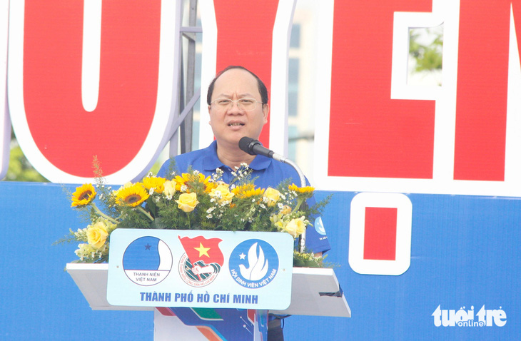 Phó bí thư thường trực Thành ủy TP.HCM Nguyễn Hồ Hải phát biểu tại lễ ra quân - Ảnh: CÔNG TRIỆU
