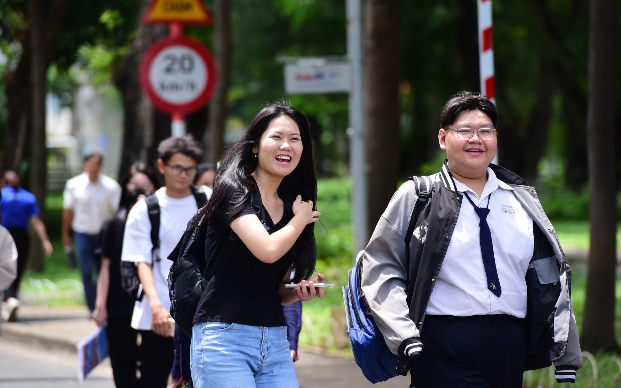 Đi thi, trình tài khoản VNeID sao không được chấp nhận?- Ảnh 2. Thi đánh giá năng lực đợt 2: Thí sinh khen đề hay, sẽ biết điểm trước ngày 10-6