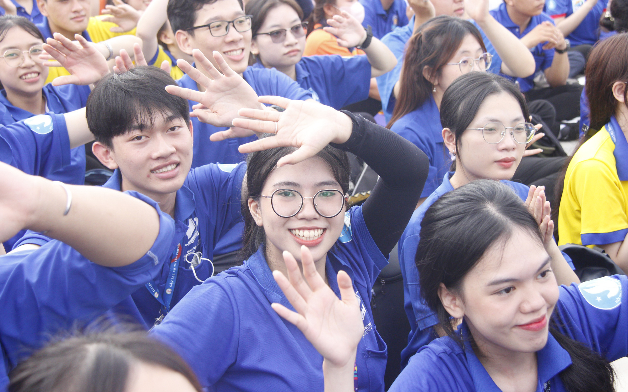 Thiếu nhi TP.HCM vui chơi, nhận quà trong ngày cao điểm vì đàn em- Ảnh 9. Chiến sĩ tình nguyện hè TP.HCM 2024 chính thức ra quân