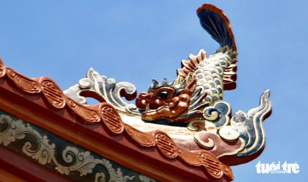 Lăng mộ Hoàng thái hậu Từ Dụ sau trùng tu- Ảnh 9. Hình tượng cá chép hóa rồng bên trên cổng vào lăng mộ