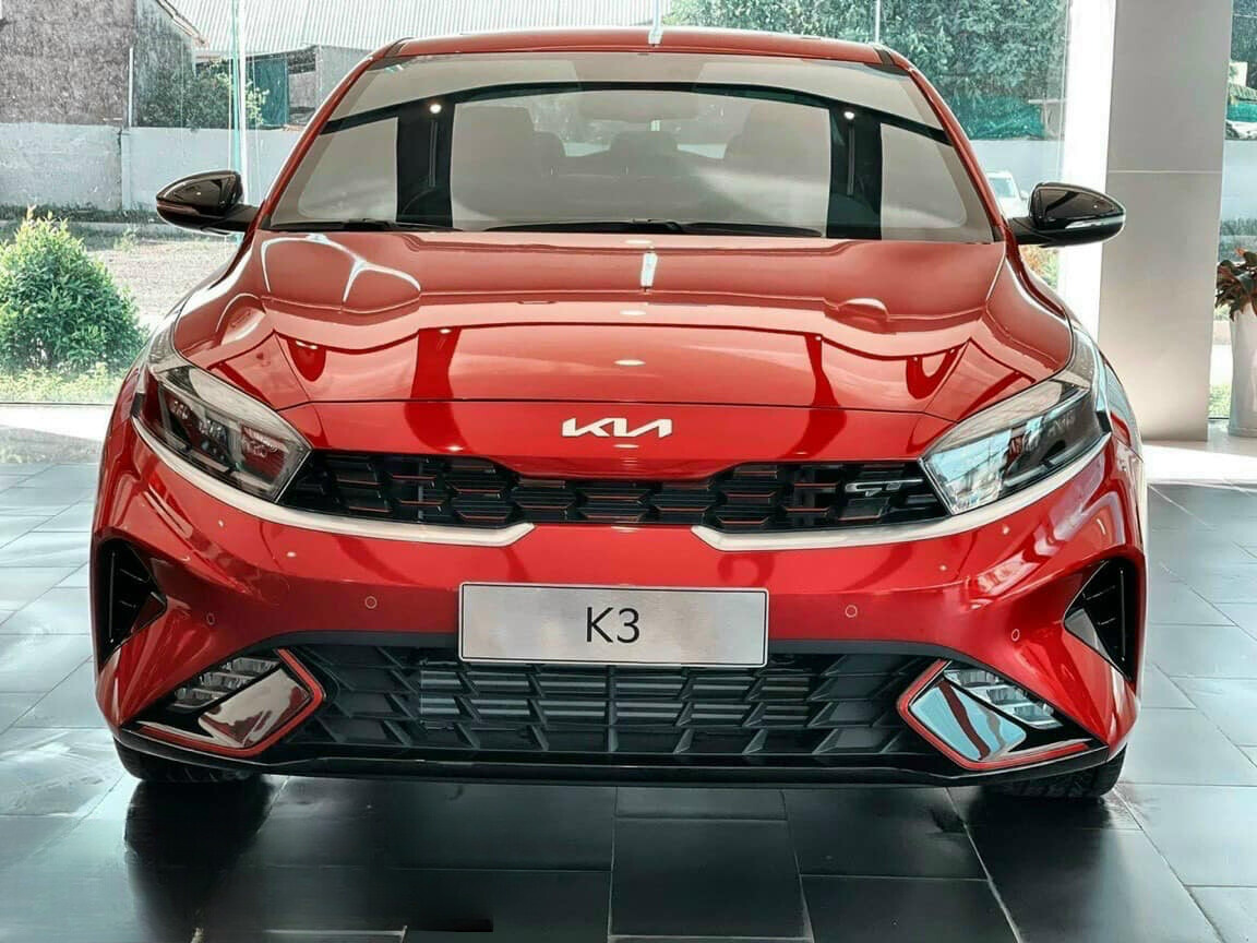 Tin tức giá xe: Kia K3 liên tục giảm giá, rẻ ngang hạng B