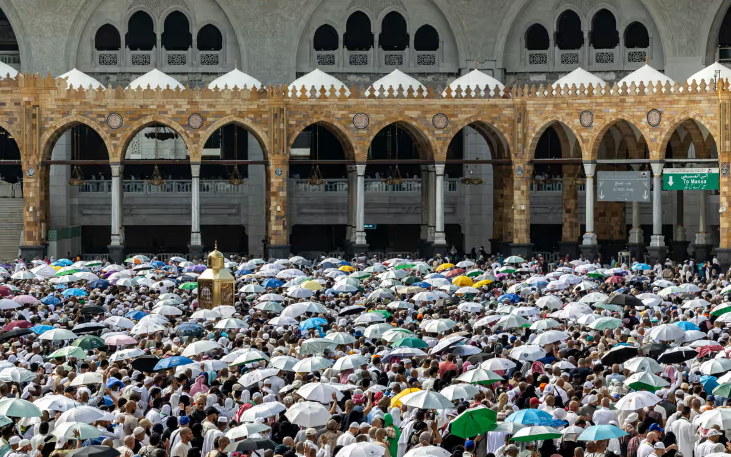 Hơn 1.000 người chết khi hành hương đến Mecca nóng 52 độ- Ảnh 3. Hơn 900 người chết, hàng ngàn người mất tích khi tới