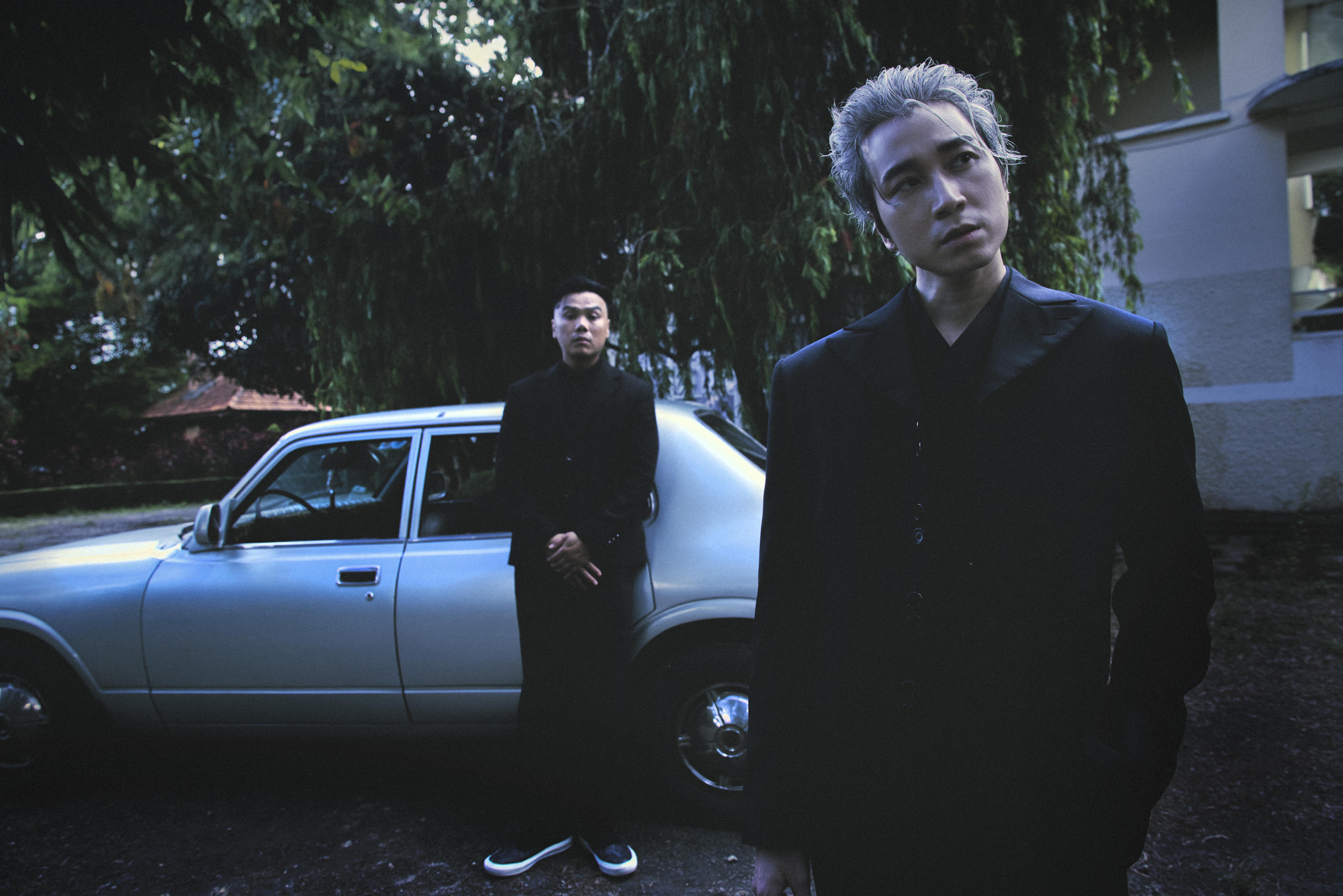 Karik dan Thai VG berjabat tangan bersejarah di Karik và Thai VG với cú bắt tay lịch sử trong