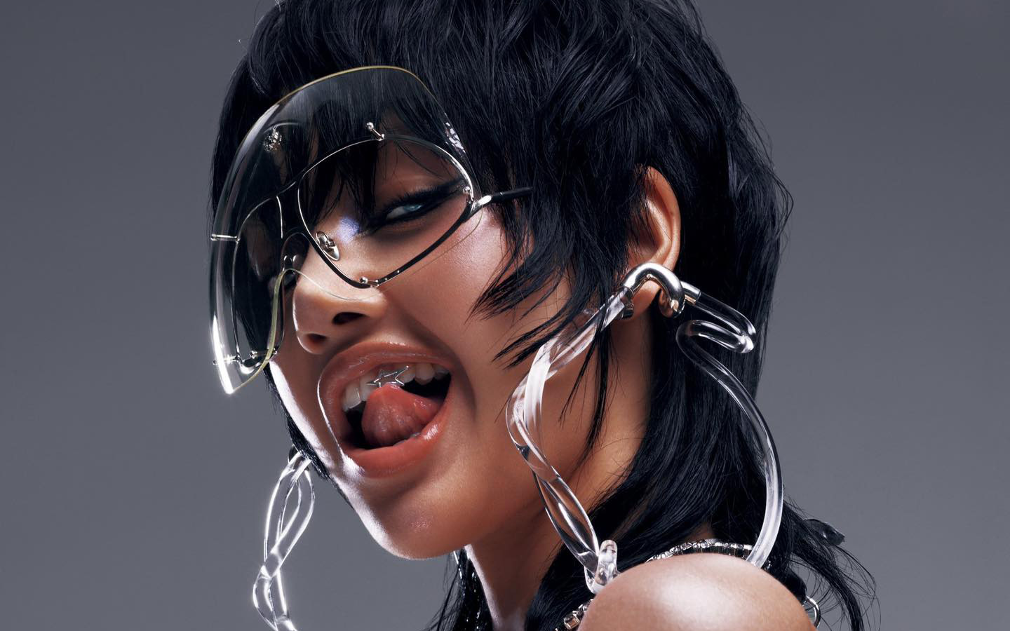 Lisa nhá hàng tạo hình 