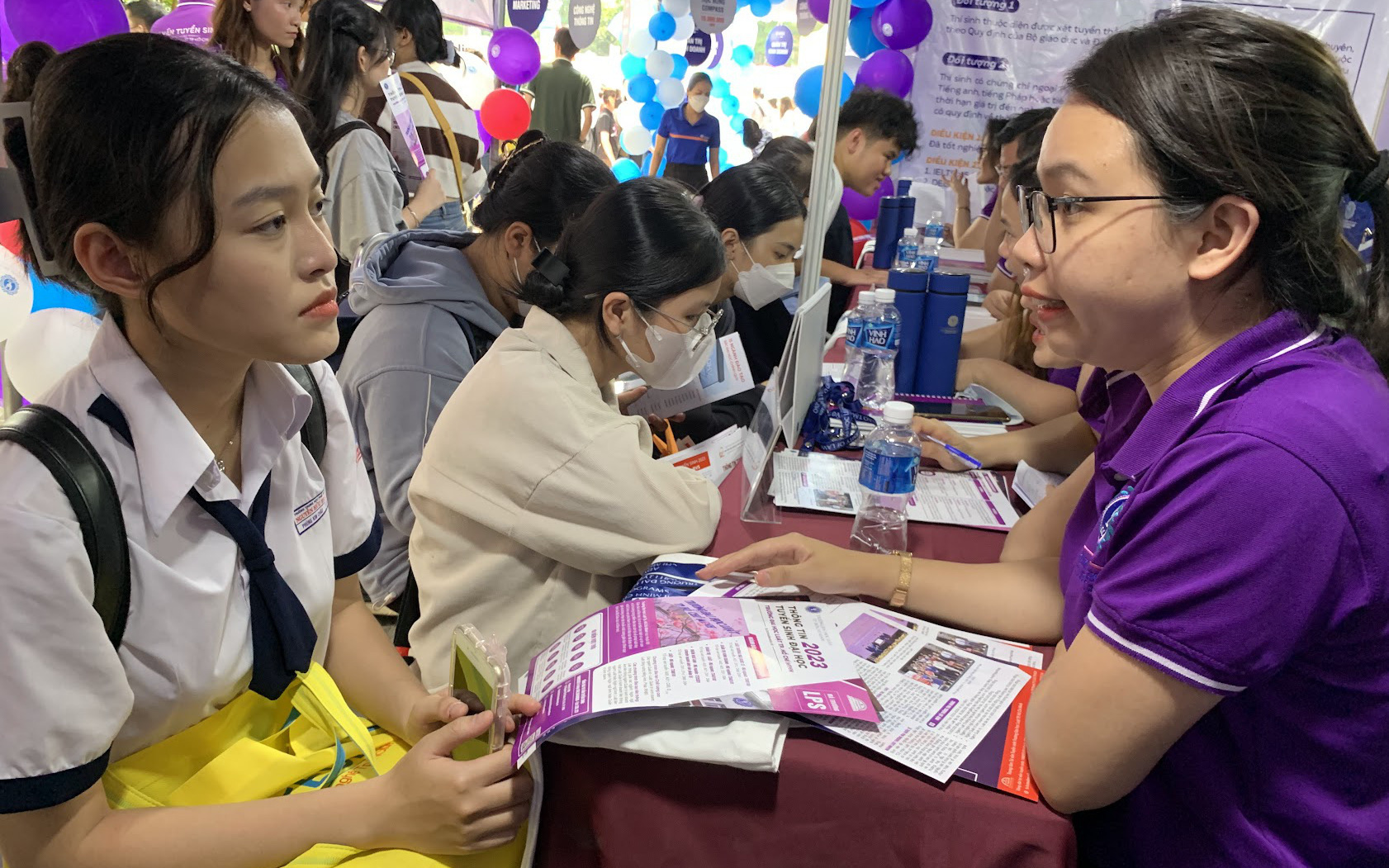 Số nguyện vọng đăng ký xét tuyển đánh giá năng lực tăng 13,5%- Ảnh 4. Trường đại học Luật TP.HCM công bố điểm xét tuyển sớm