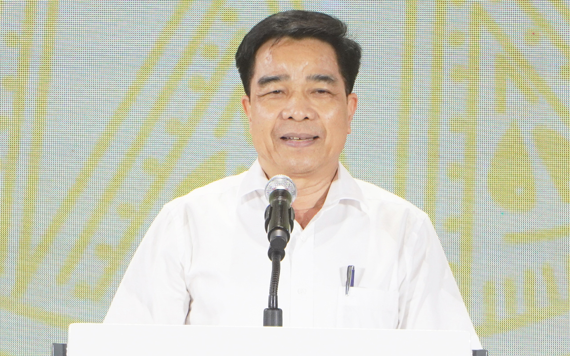 Phê chuẩn 2 phó chủ tịch UBND tỉnh Quảng Nam- Ảnh 3. Ông Lê Văn Dũng được bầu làm chủ tịch UBND tỉnh Quảng Nam