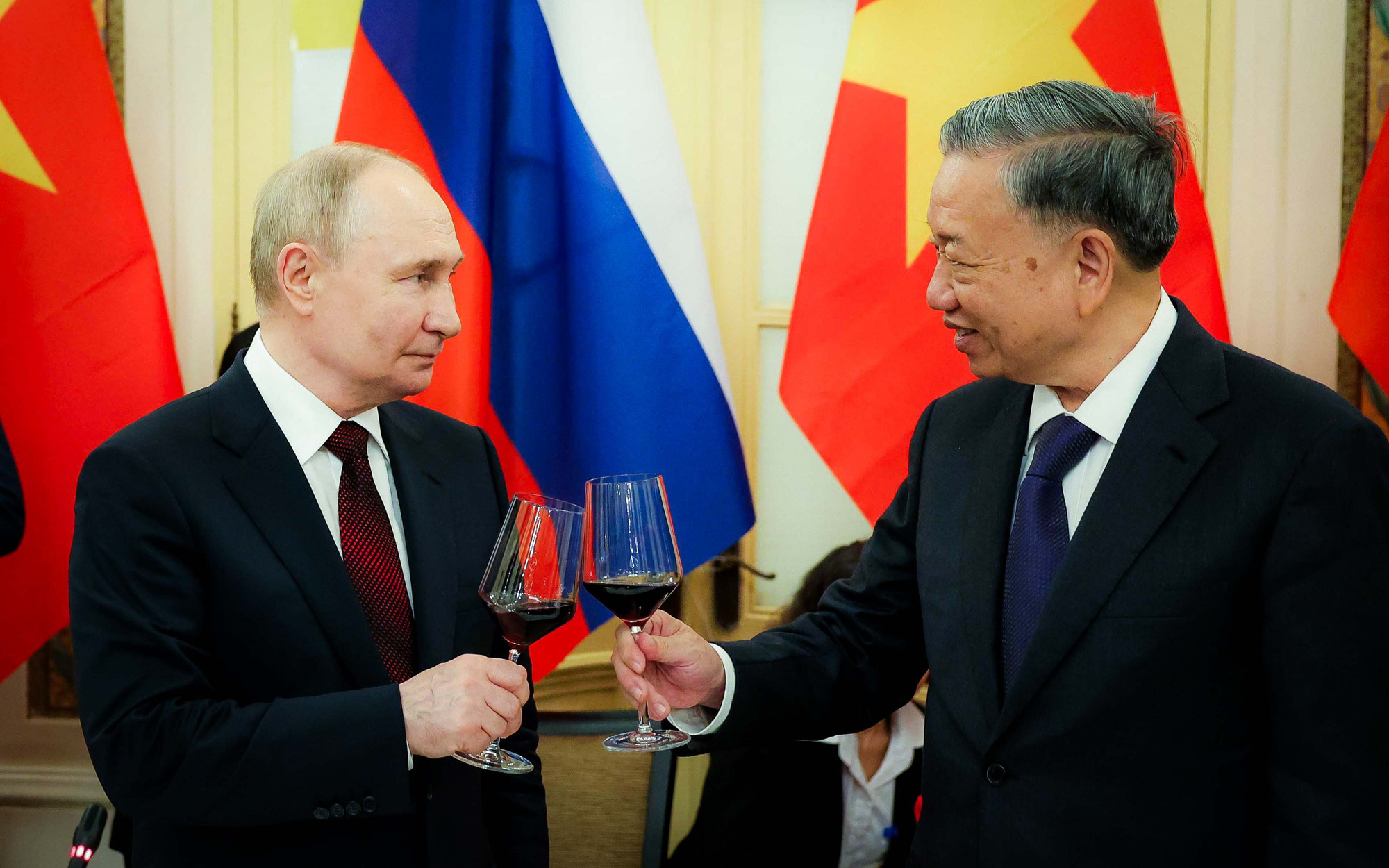 Tổng thống Putin thăm Việt Nam là điểm nhấn nổi bật của đối ngoại năm 2024- Ảnh 9. 21 giờ bận rộn của Tổng thống Putin tại Việt Nam