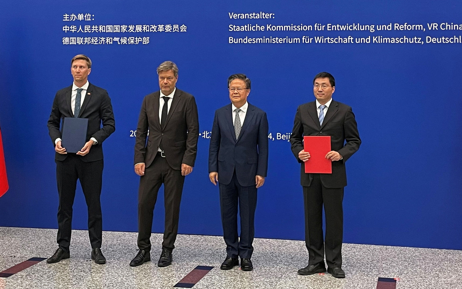 EU tăng thuế xe điện Trung Quốc: Giải thích không phải 