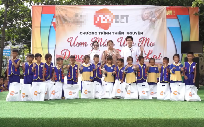 Chỉ trong 1 tháng, đường dây cá độ giao dịch hơn trăm tỉ đồng- Ảnh 2. Quảng cáo cá độ, cờ bạc núp bóng lẻn vào tận trường học