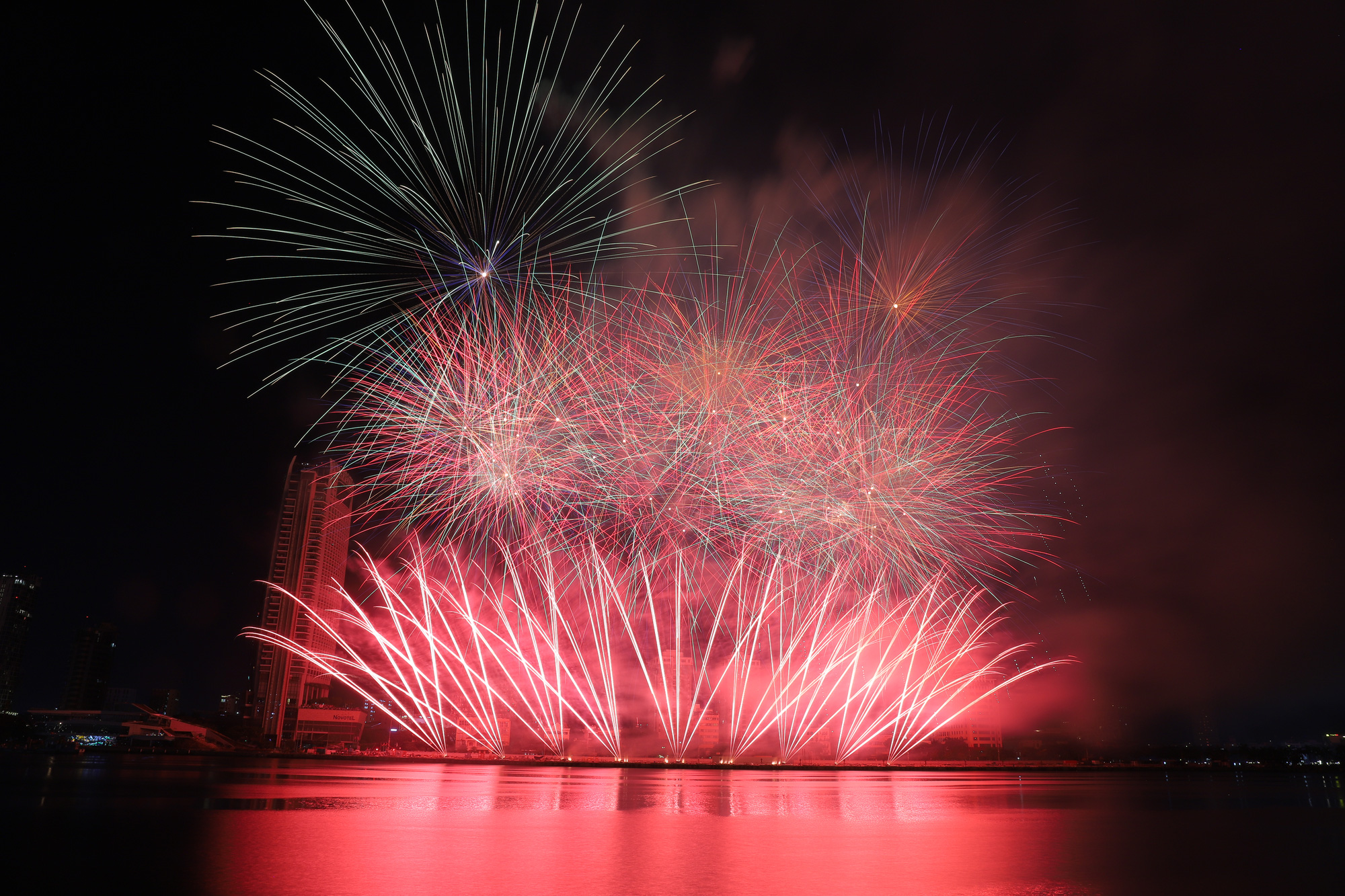 „Gott liebt“ das Feuerwerk der Heimmannschaft der EM 2024 Vietnam.vn