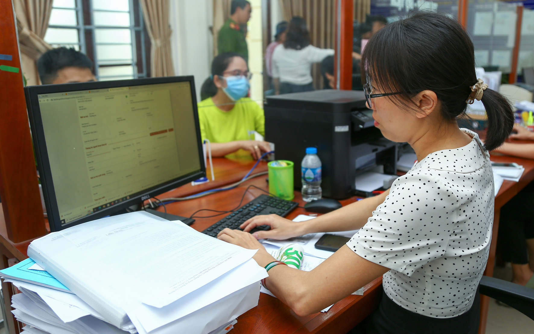 Tăng lương cơ sở từ 1-7: Bệnh viện tự chủ thấp thỏm mừng, lo- Ảnh 9. Tăng lương cơ sở 30% từ 1-7, những chế độ nào tăng theo?