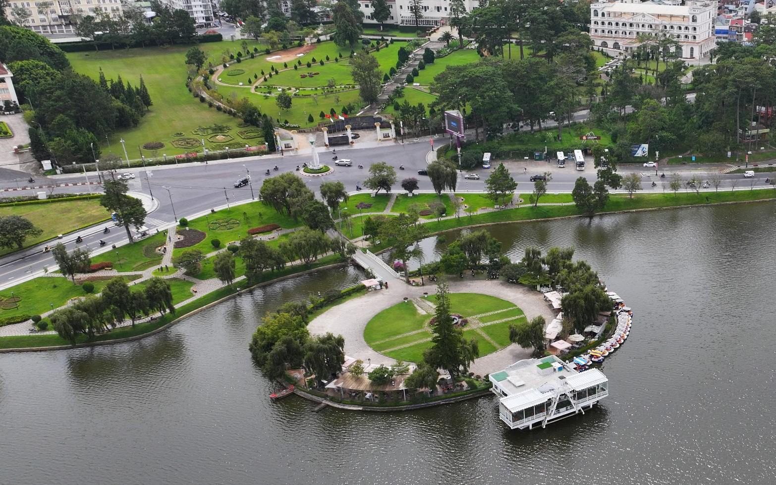 Măng Đen, Biển Hồ sẽ trở thành khu du lịch quốc gia- Ảnh 2. Lâm Đồng công bố quy hoạch, nhiều doanh nghiệp cam kết rót vốn đầu tư