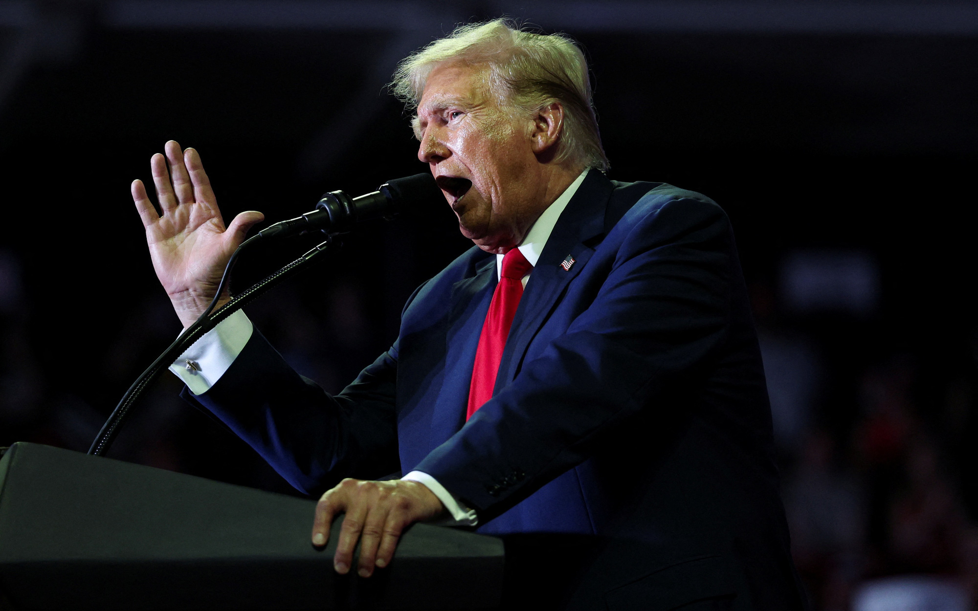 Nổ súng hàng loạt tại nhà thờ và đồn cảnh sát ở Nga, 6 sĩ quan thiệt mạng- Ảnh 2. Ông Trump hứa giải quyết xung đột Nga - Ukraine trong 2 tháng nếu đắc cử