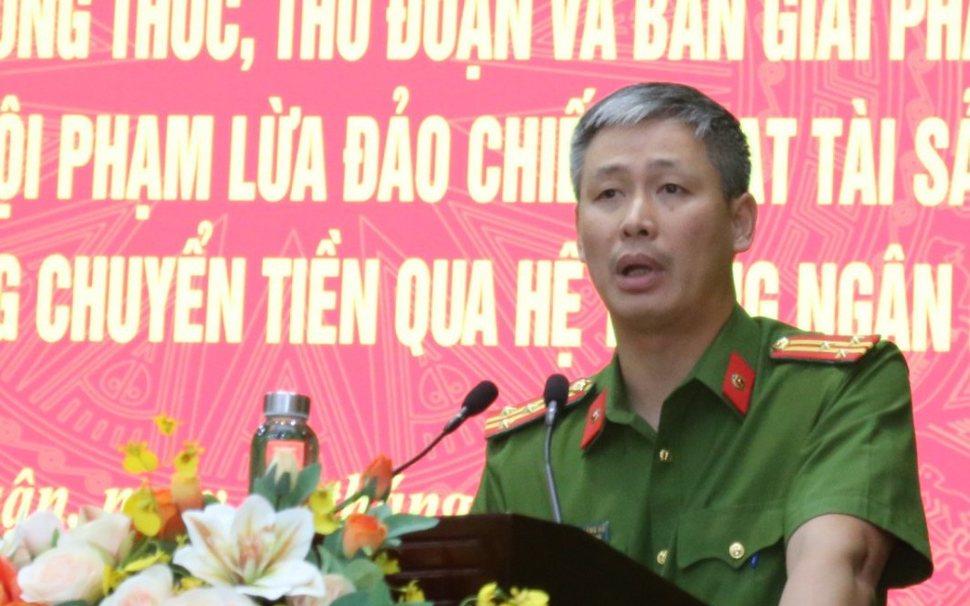 Vụ chủ tịch UBND huyện Nhơn Trạch bị lừa hơn 171 tỉ đồng: Khởi tố, bắt tạm giam 10 bị can- Ảnh 2. Chủ tịch huyện Nhơn Trạch bị lừa 171 tỉ đồng: tội phạm chuyển tiền qua hơn 60 tài khoản