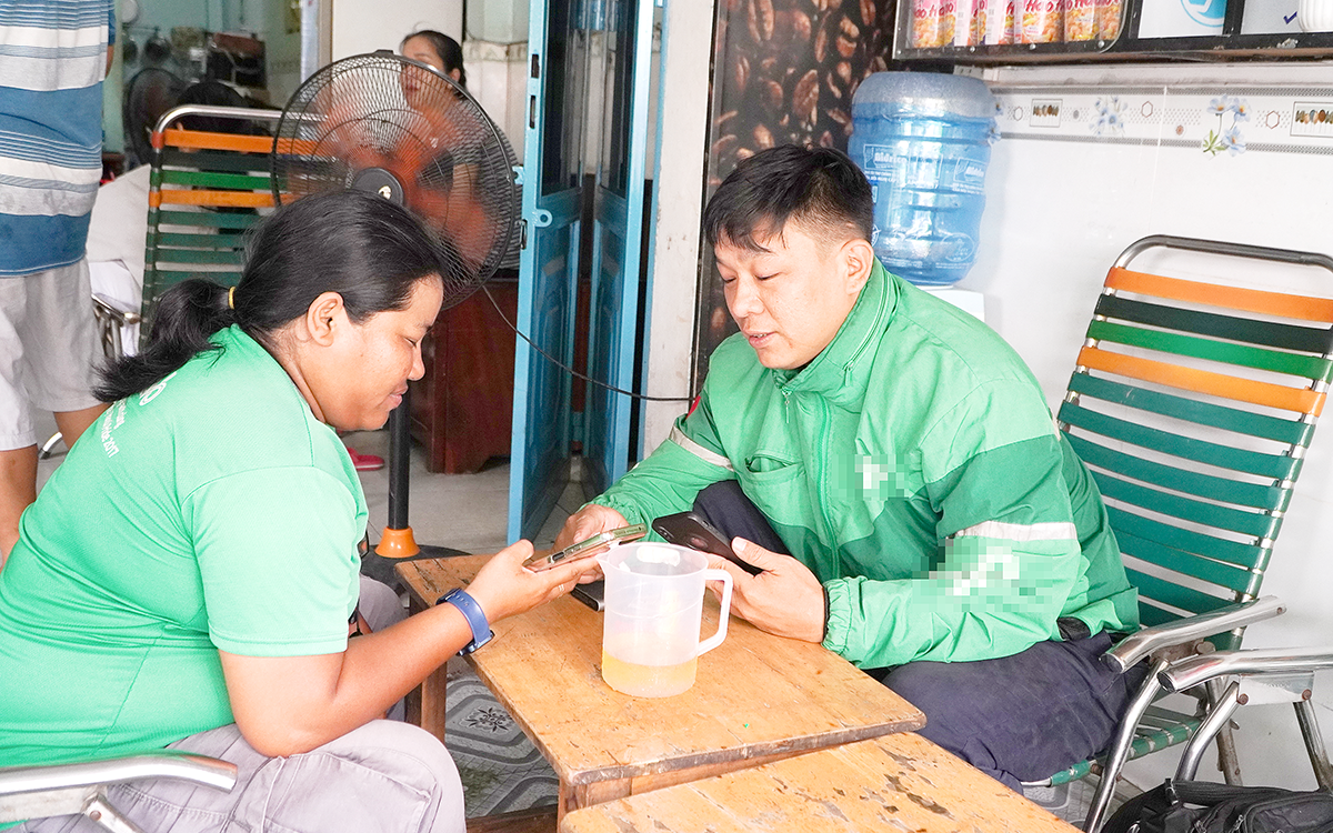 Ra mắt ứng dụng đặt xe thuần Việt, không thu tiền tài xế tham gia- Ảnh 2. Tình thương mến thương ở điểm dừng chân cho xe ôm truyền thống và công nghệ