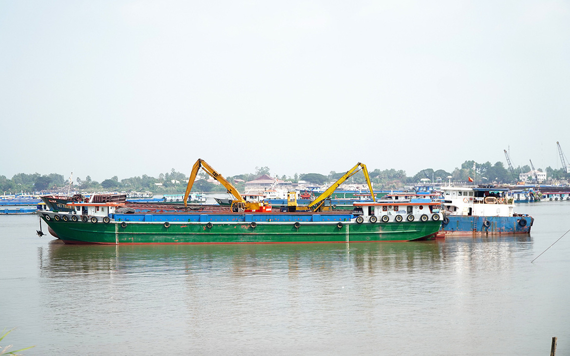 Quốc hội thông qua Luật Đường bộ, đưa ra quy định mới về trạm dừng nghỉ cao tốc- Ảnh 2. Vì sao chưa nhập cát làm đường cao tốc?