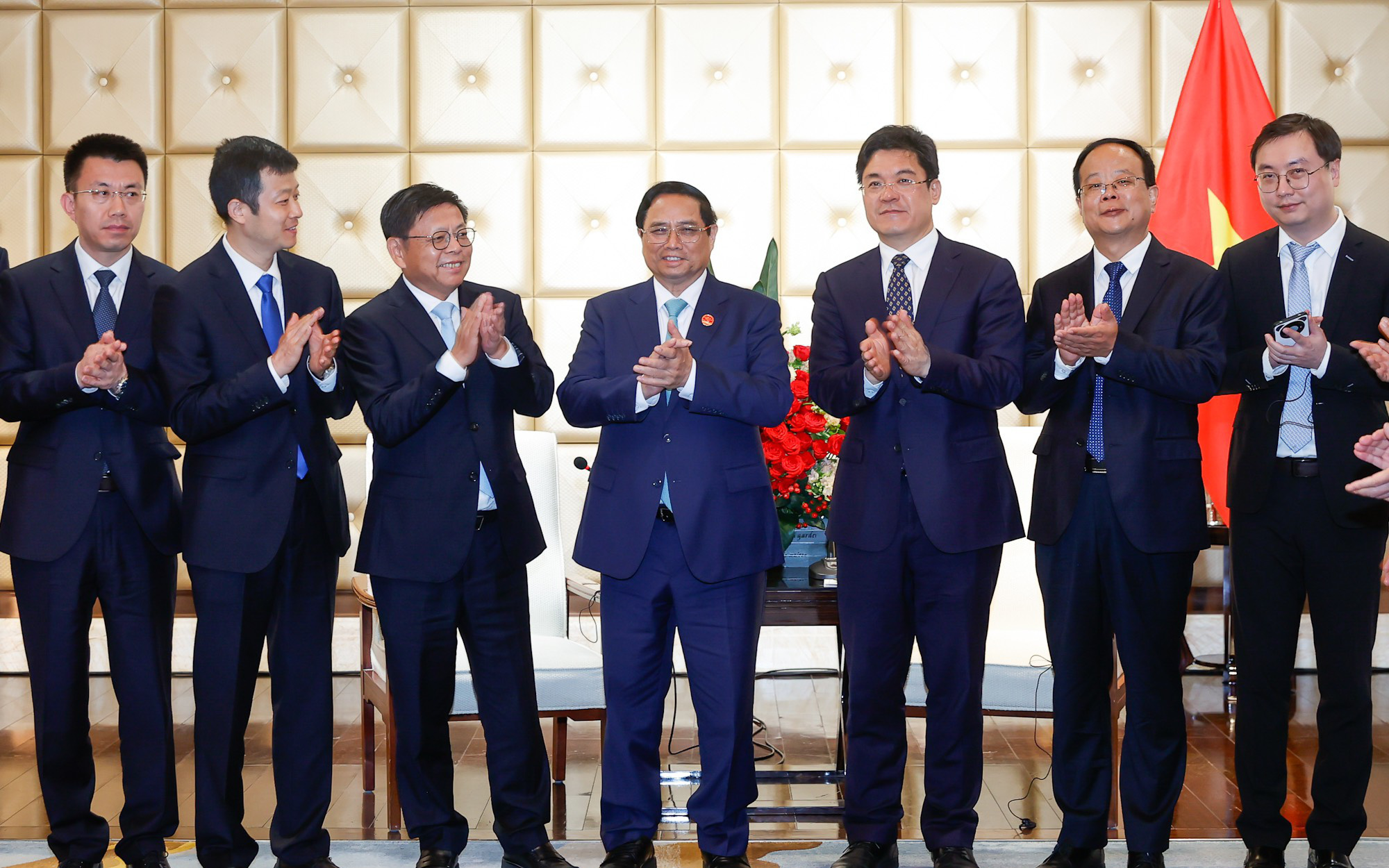 Đề nghị tập đoàn tư nhân hàng đầu Trung Quốc nghiên cứu làm tuyến đường sắt đô thị Văn Cao - Hòa Lạc- Ảnh 2. Chính phủ đang chỉ đạo 3 dự án đường sắt kết nối với Trung Quốc