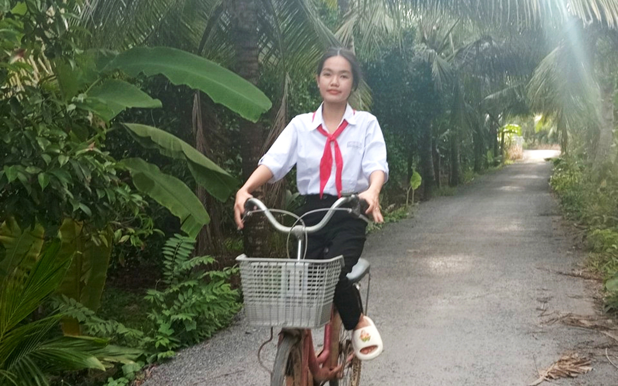 Học bổng 'Chắp cánh ước mơ': Con phải là chiến binh- Ảnh 2. Học bổng Chắp cánh ước mơ: Lớn lên giữa nghịch cảnh