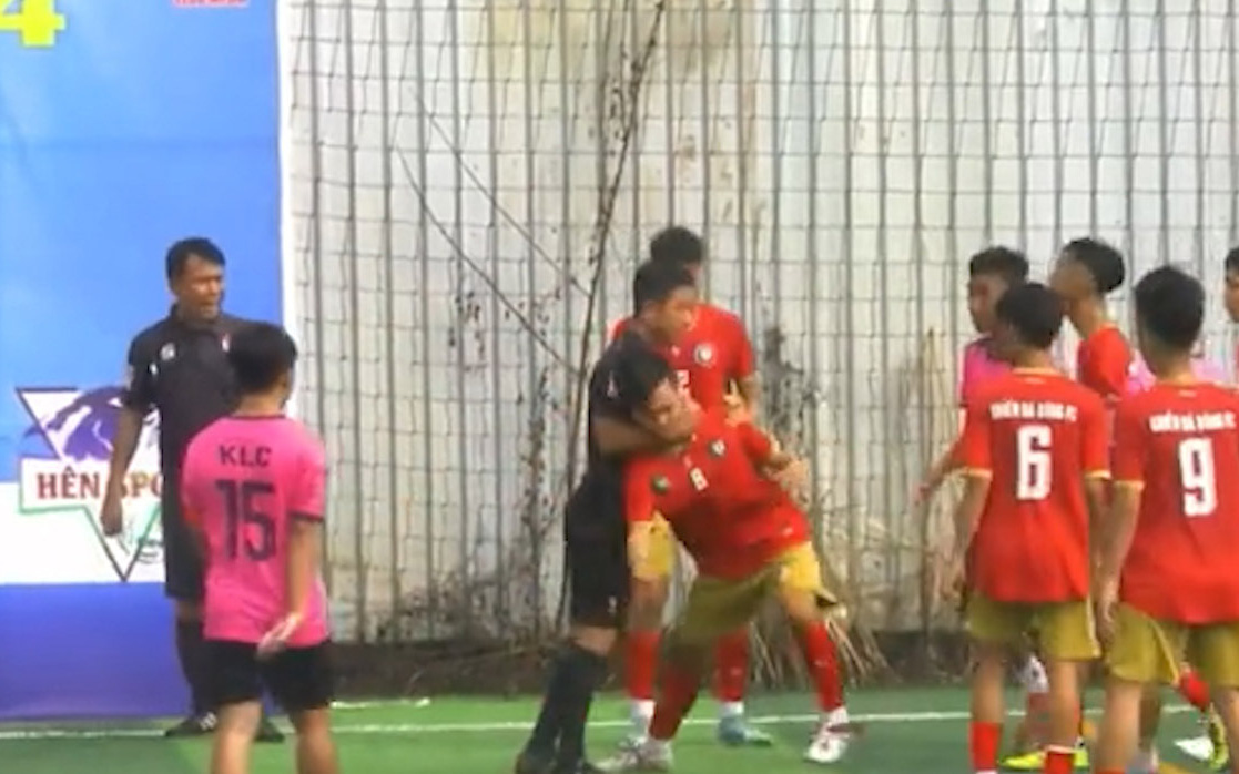 Huyền thoại bóng đá Hàn Quốc góp mặt trong Cầu thủ nhí phiên bản mới - Ảnh 5.