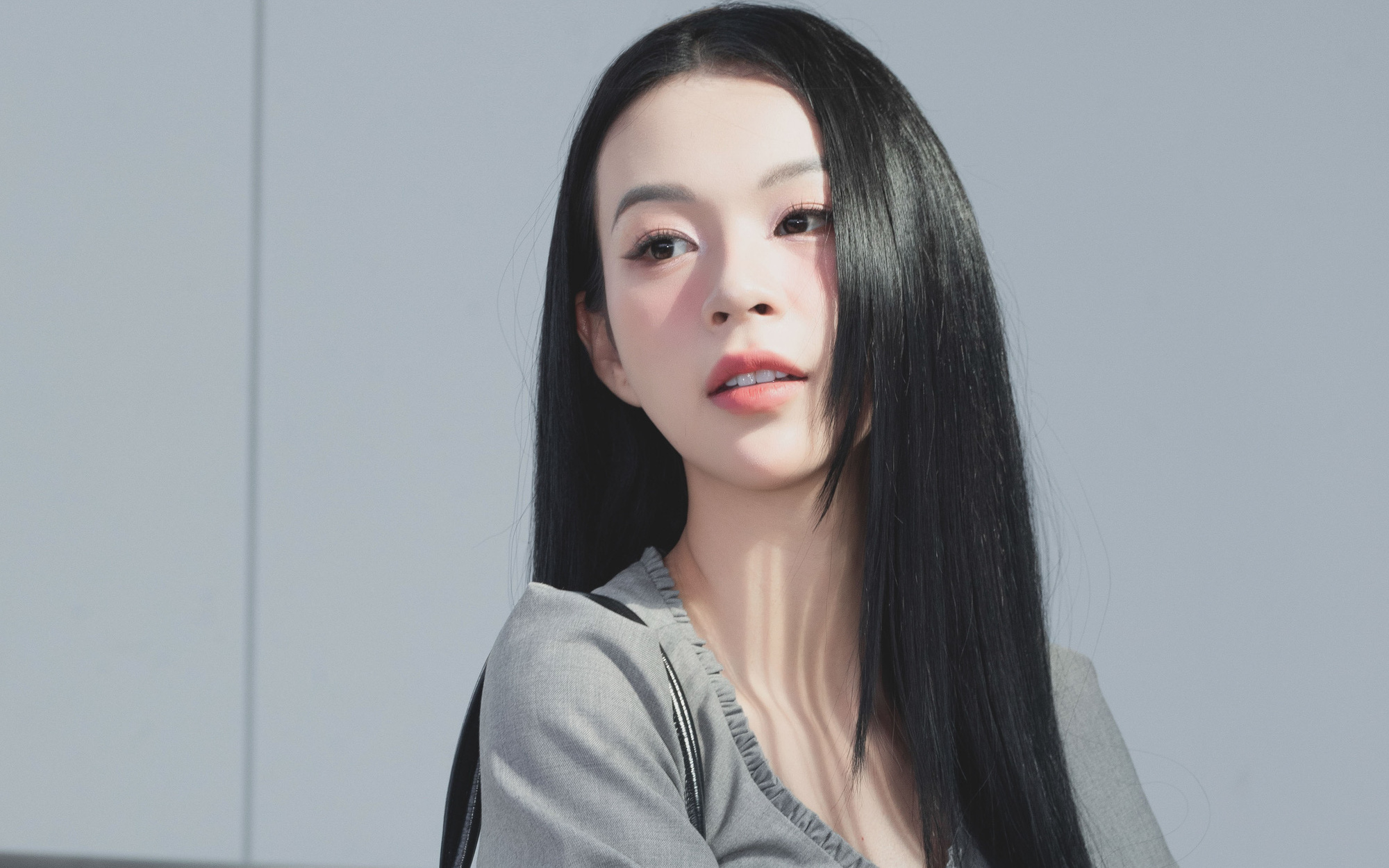 Phí Phương Anh sóng bước cùng