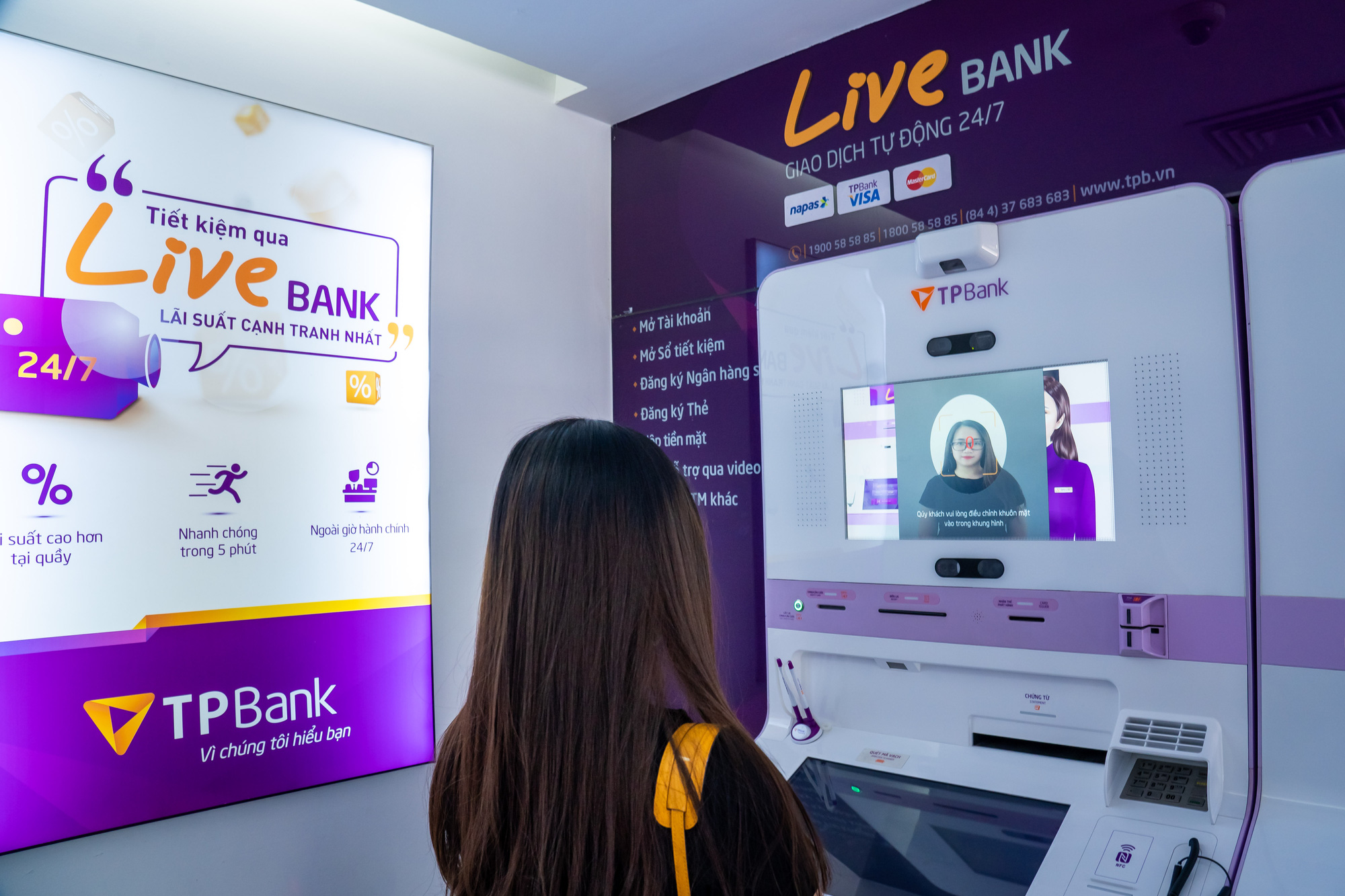 khách hàng của TPBank dễ dàng cập nhật khuôn mặt trên đa kênh 24/7 - Ảnh: TPB