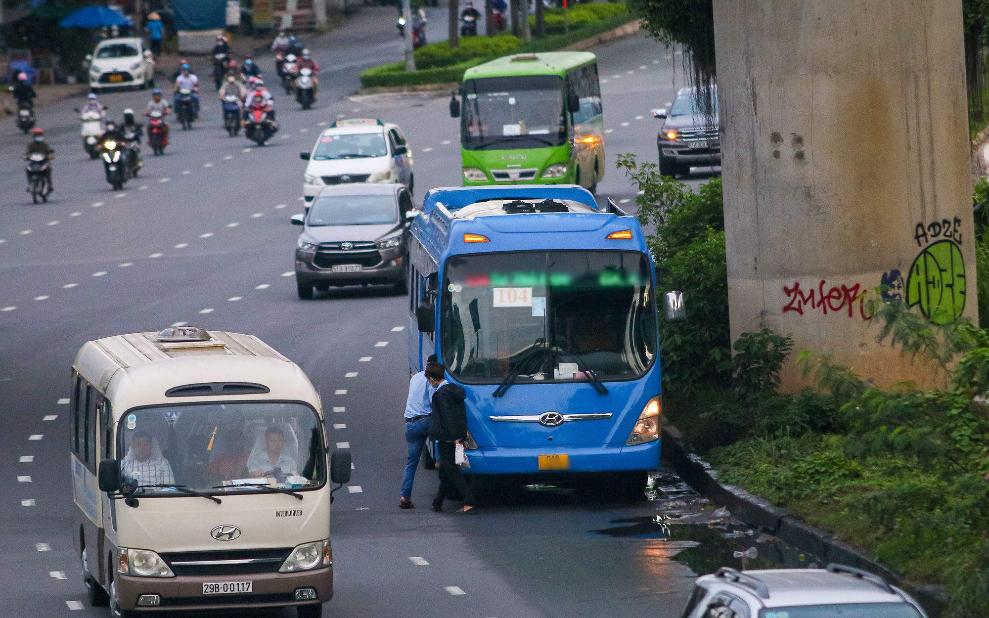 Xác minh video xe buýt 2 tầng vượt đèn đỏ ở quận 1- Ảnh 2. Nửa năm có 157 trường hợp xe buýt vi phạm luật giao thông ở TP.HCM