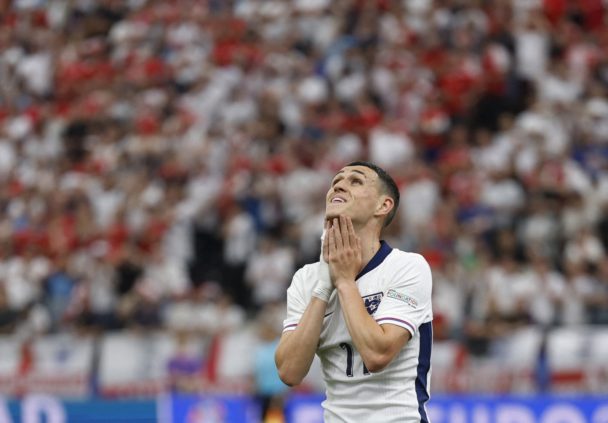 Ngôi sao nổi tiếng ở Premier League bị vợ bỏ vì lén lút đưa bồ nhí về nhà - Ảnh 2.