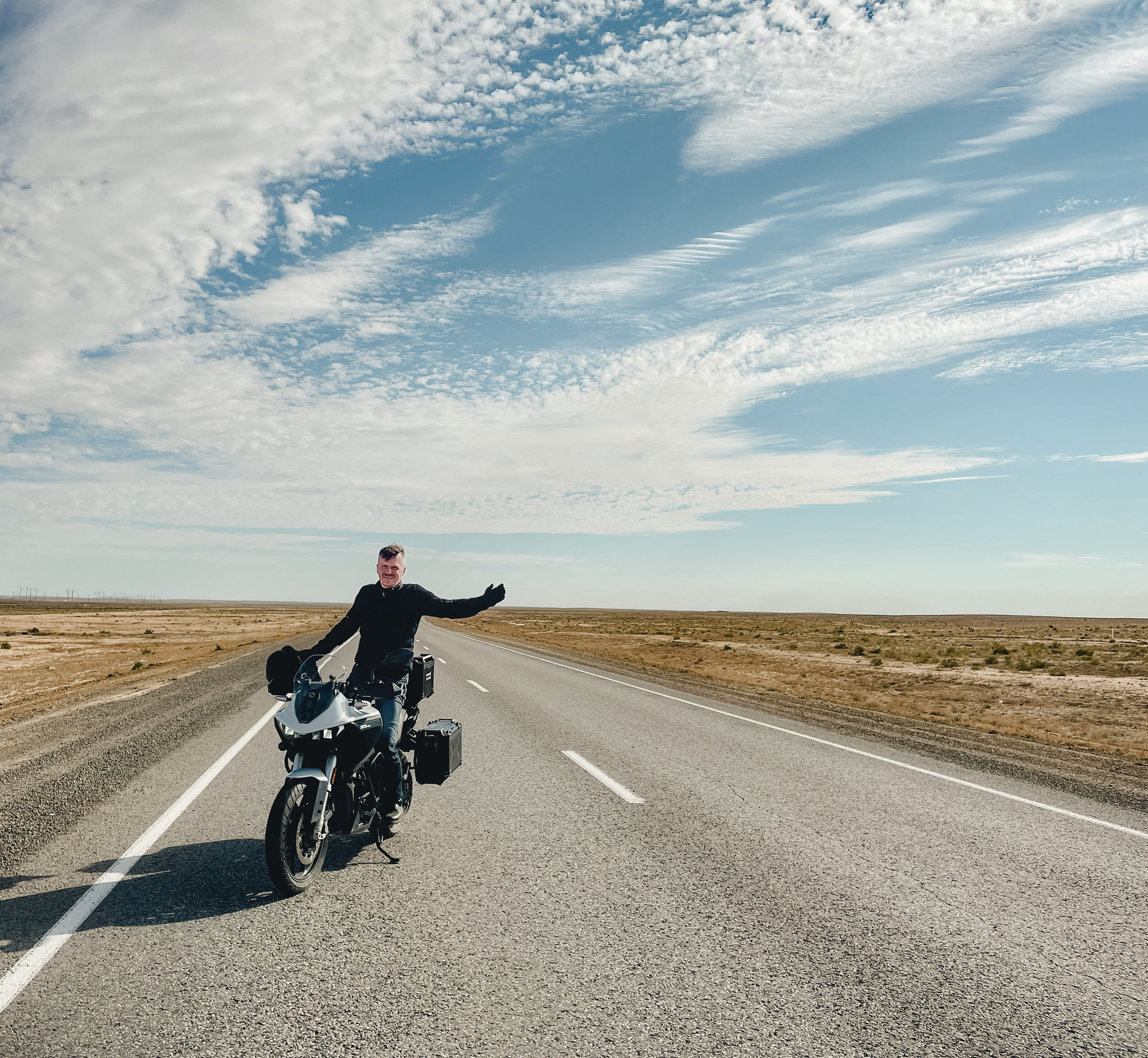 Một mình lái xe máy điện vòng quanh thế giới: 42.000km chưa từng hết pin, không cần đội hỗ trợ- Ảnh 12. Một mình lái xe máy điện vòng quanh thế giới: 42.000km chưa từng hết pin, không cần đội hỗ trợ- Ảnh 12.