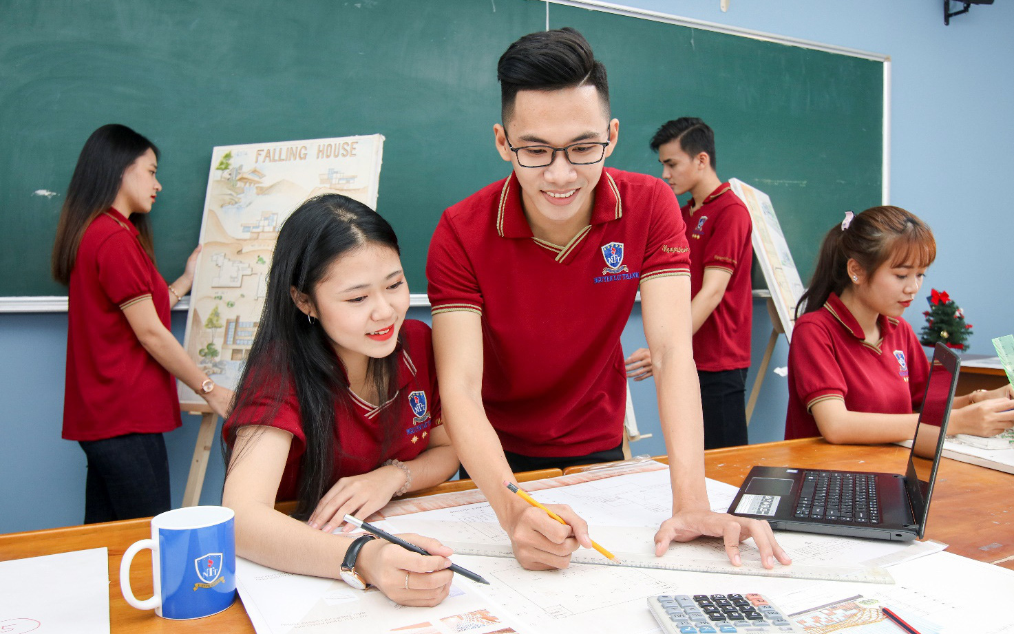 Năm 2025 Trường đại học Kinh tế quốc dân dừng xét tuyển 5 tổ hợp- Ảnh 2. Xét tuyển đại học bằng học bạ: đăng ký ngay hay chờ điểm thi THPT?