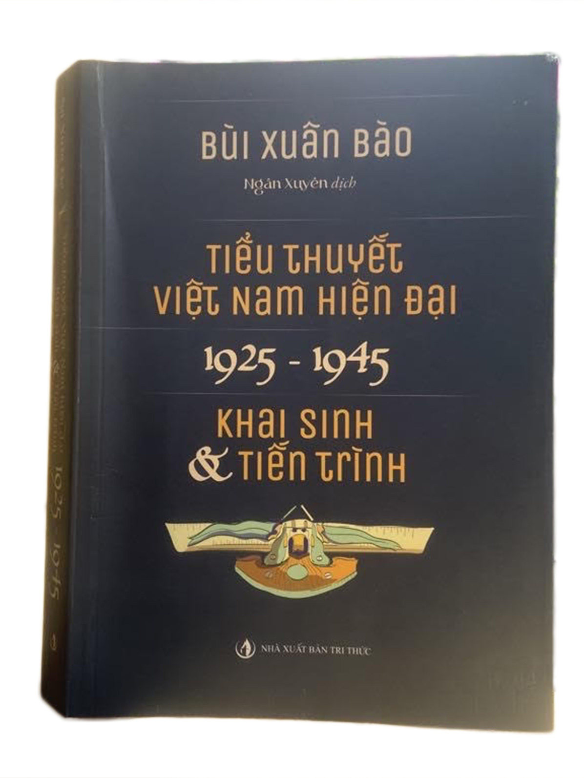 Thuở khai sinh của tiểu thuyết Việt Nam hiện đại- Ảnh 1. Cuốn sách của GS Bùi Xuân Bào - Ảnh: T.ĐIỂU