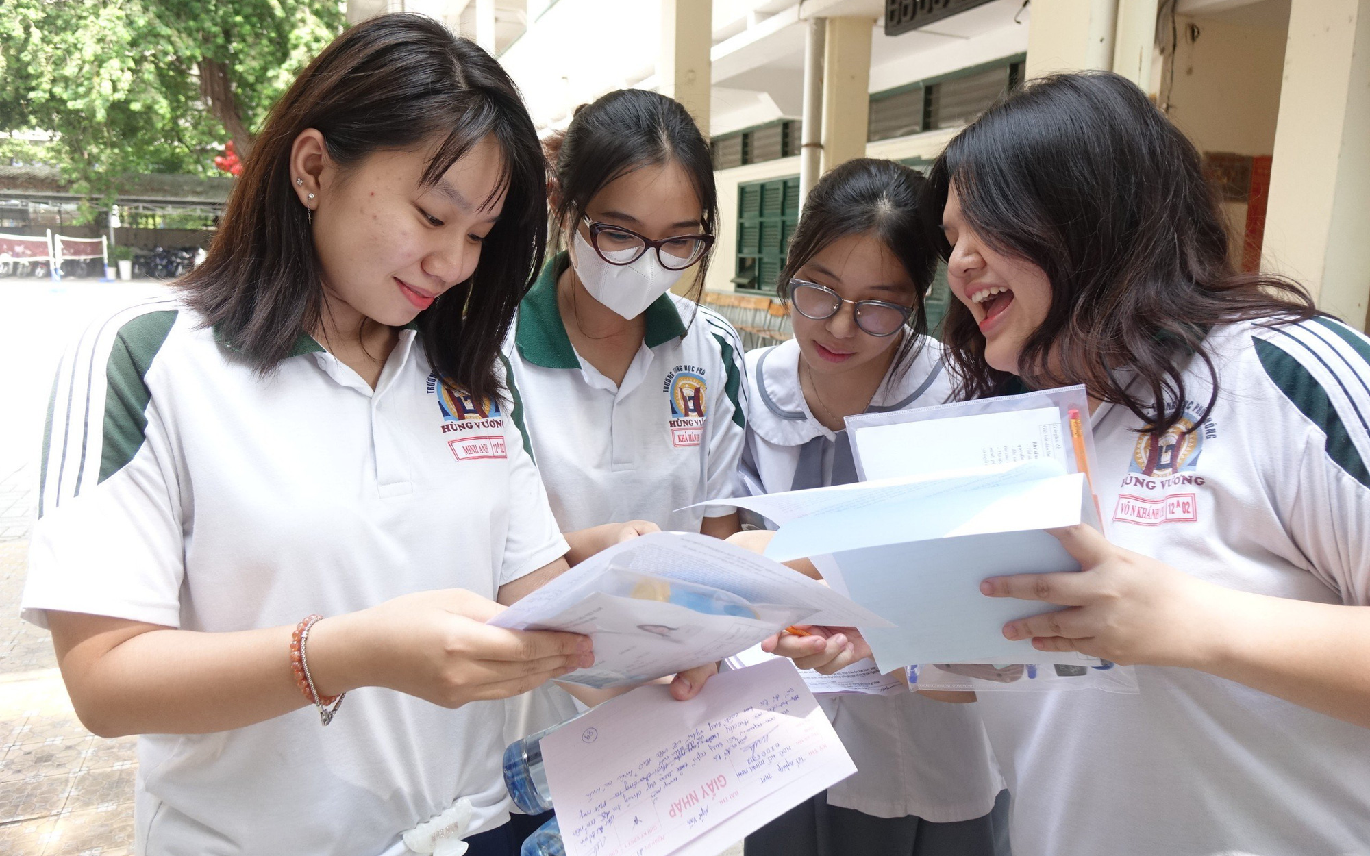 Sáng nay 28-6 thi tổ hợp khoa học tự nhiên, khoa học xã hội, thí sinh lưu ý gì?- Ảnh 10. AI giải đề thi môn toán THPT 2024 siêu nhanh, mời bạn đọc tham khảo