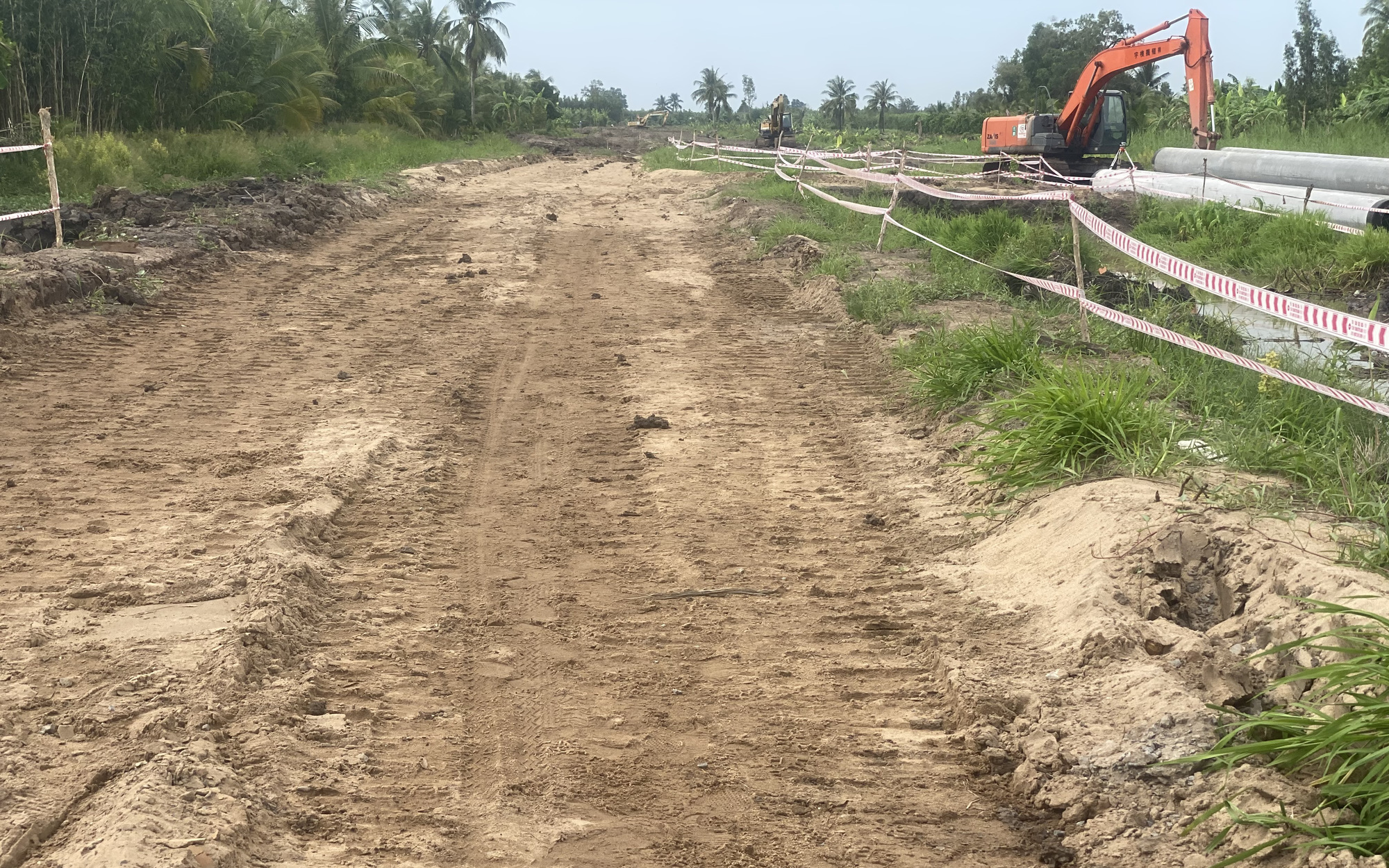 Để miền Tây thoát vùng trũng cao tốc- Ảnh 2. Chính thức khai thác cát biển phục vụ cao tốc ở Sóc Trăng