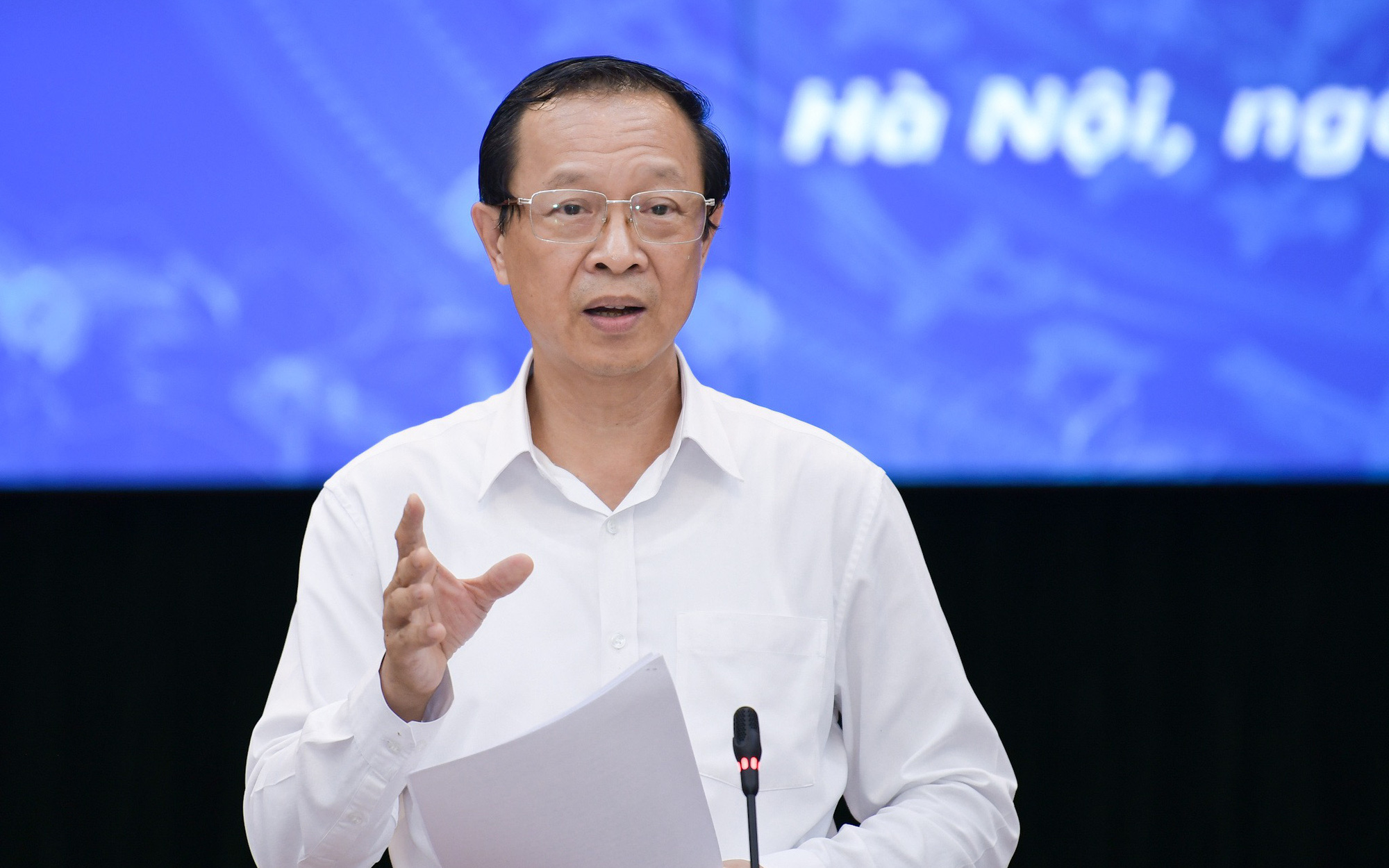 Một cuộc đổi mới nhìn từ đề thi văn- Ảnh 2. Họp báo, Bộ Giáo dục thông tin thêm vụ đề thi văn