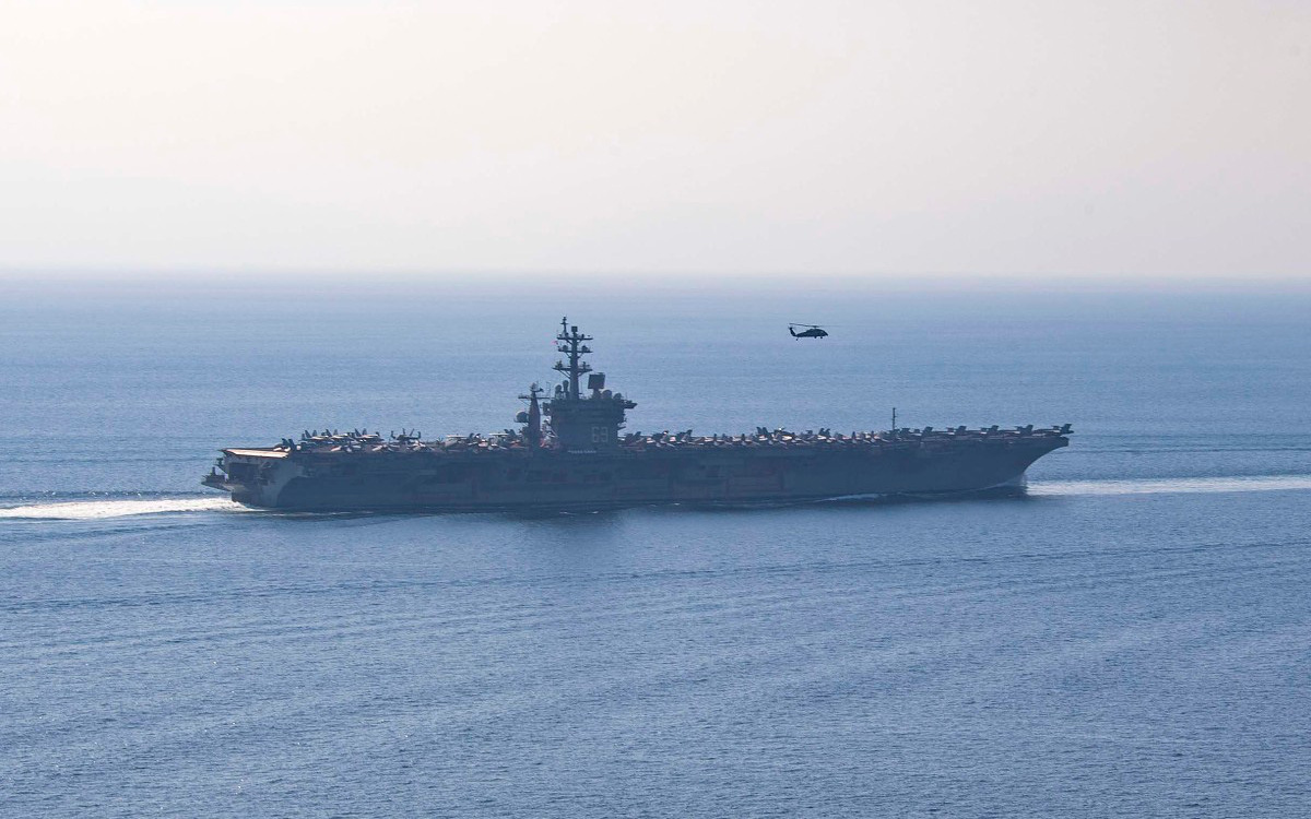 Tàu sân bay Mỹ Eisenhower ở lại Biển Đỏ thêm 1 tháng