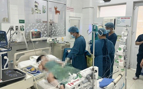 Đồng Nai nói gì về vụ ngộ độc bánh mì khiến hàng trăm người nhập viện?- Ảnh 2. Vụ ngộ độc bánh mì ở Đồng Nai: Bé trai đã tử vong