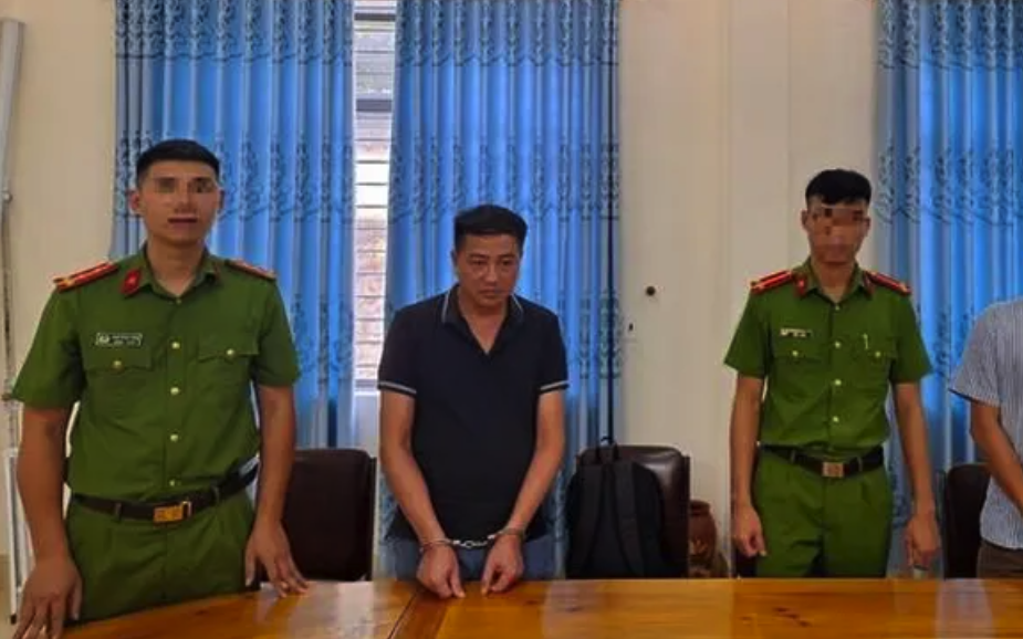 Bắt nữ hiệu trưởng trường mầm non để điều tra vụ lấy tiền phụ huynh góp thuê người nấu ăn- Ảnh 2. Bắt hiệu trưởng và kế toán lập khống hồ sơ, lạm thu tiền học sinh
