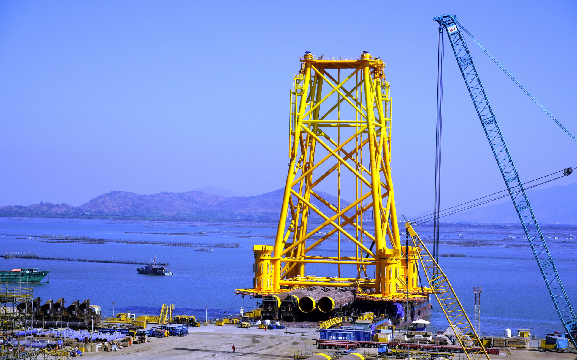Nhà đầu tư sốt ruột thiếu cơ chế cho đầu tư điện gió ngoài khơi, điện khí  - Ảnh 2.