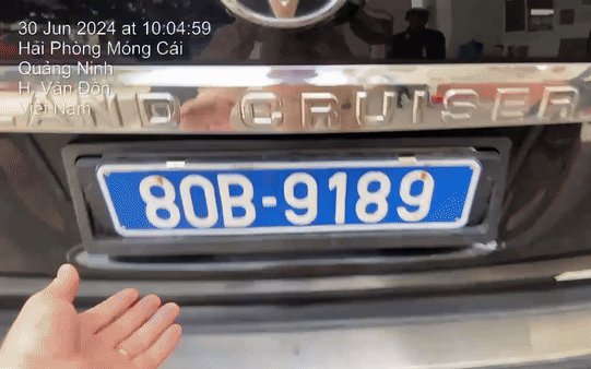 Tạm giữ khẩn cấp một người giả danh công an để xin bỏ qua vi phạm giao thông - Ảnh 2.