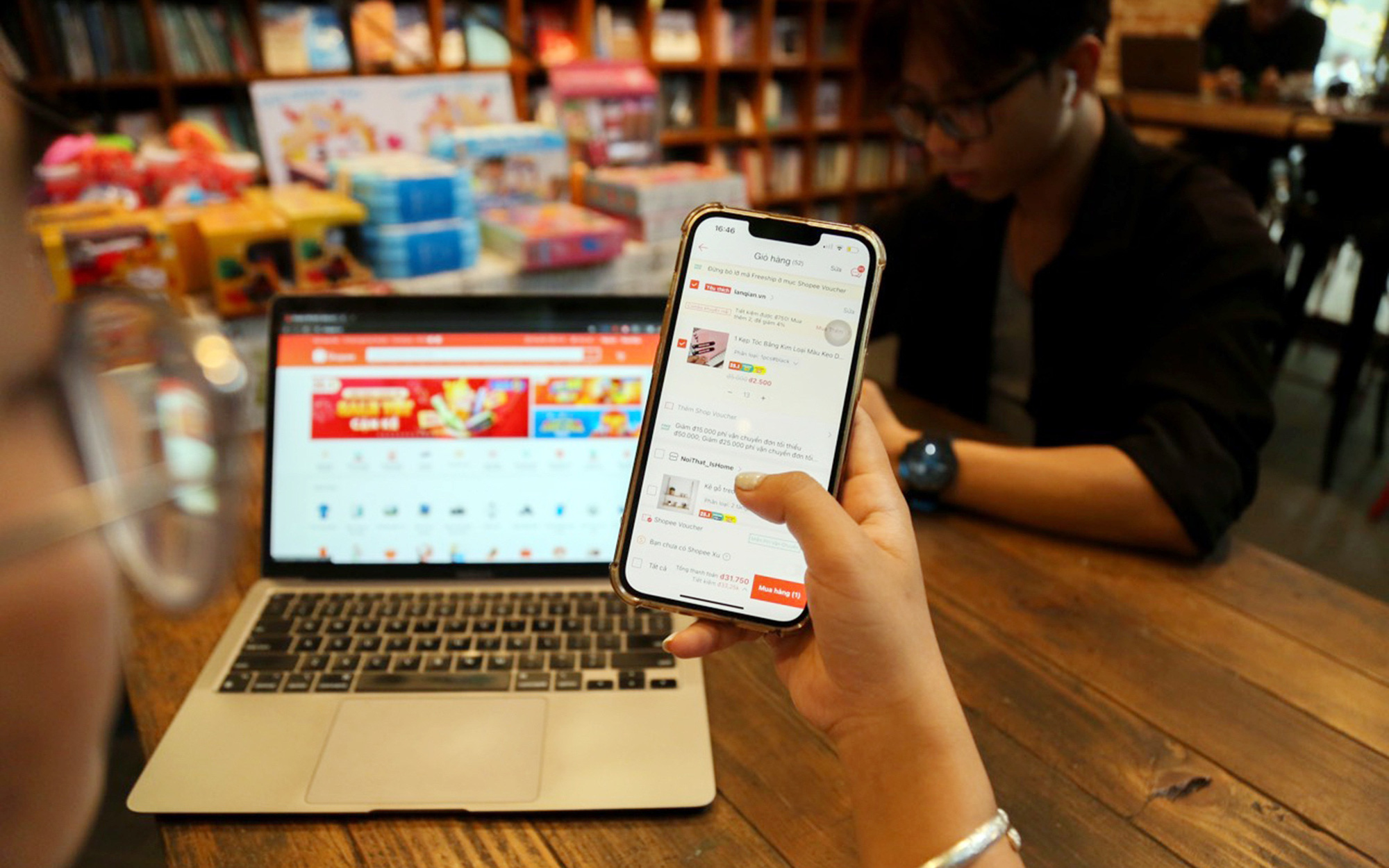 Shopee dự Ngày mua sắm trực tuyến ASEAN 2024, hỗ trợ doanh nghiệp Việt xuất khẩu- Ảnh 4. Shopee gây sốc với chính sách mới có lợi cho người tiêu dùng
